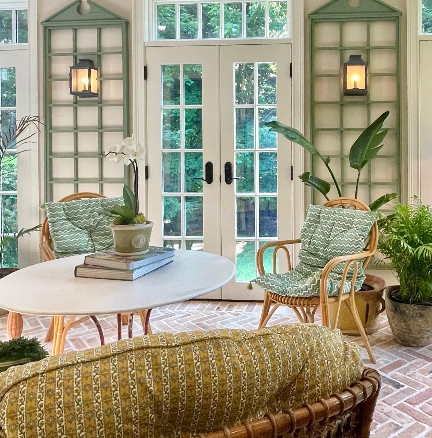 Our lovely client&rsquo;s wish was to make her empty sunroom feel a bit like an orangerie. She wanted a sanctuary space to read her books and drink her morning tea.

Additionally, she wanted it to provide a welcoming spot for friends and family to ga