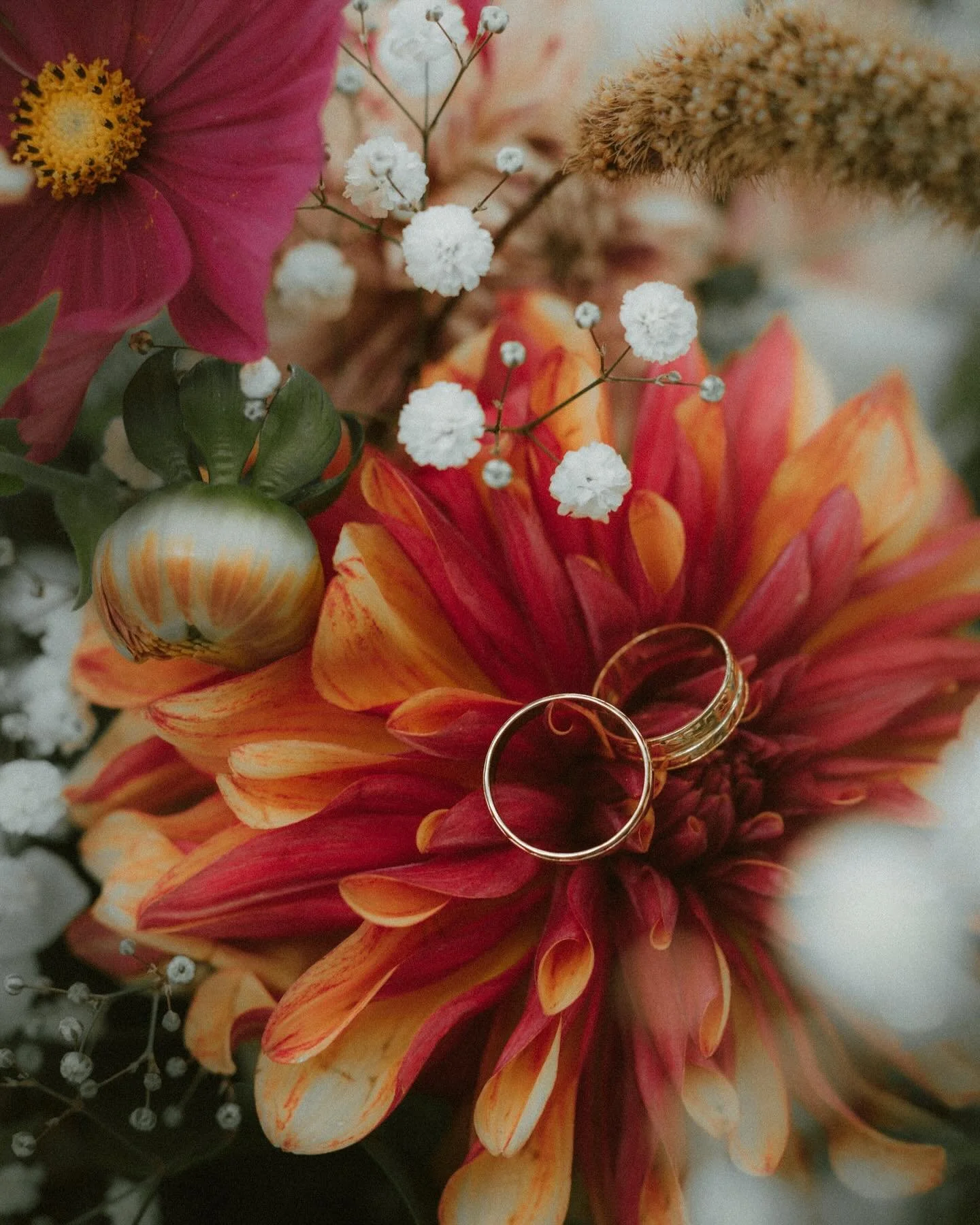 Most couples don’t realise this but the smallest details can completely transform your wedding photos.
You’ve spent months choosing every little thing - the flowers, the rings, the stationery, the textures. But when the day finally comes