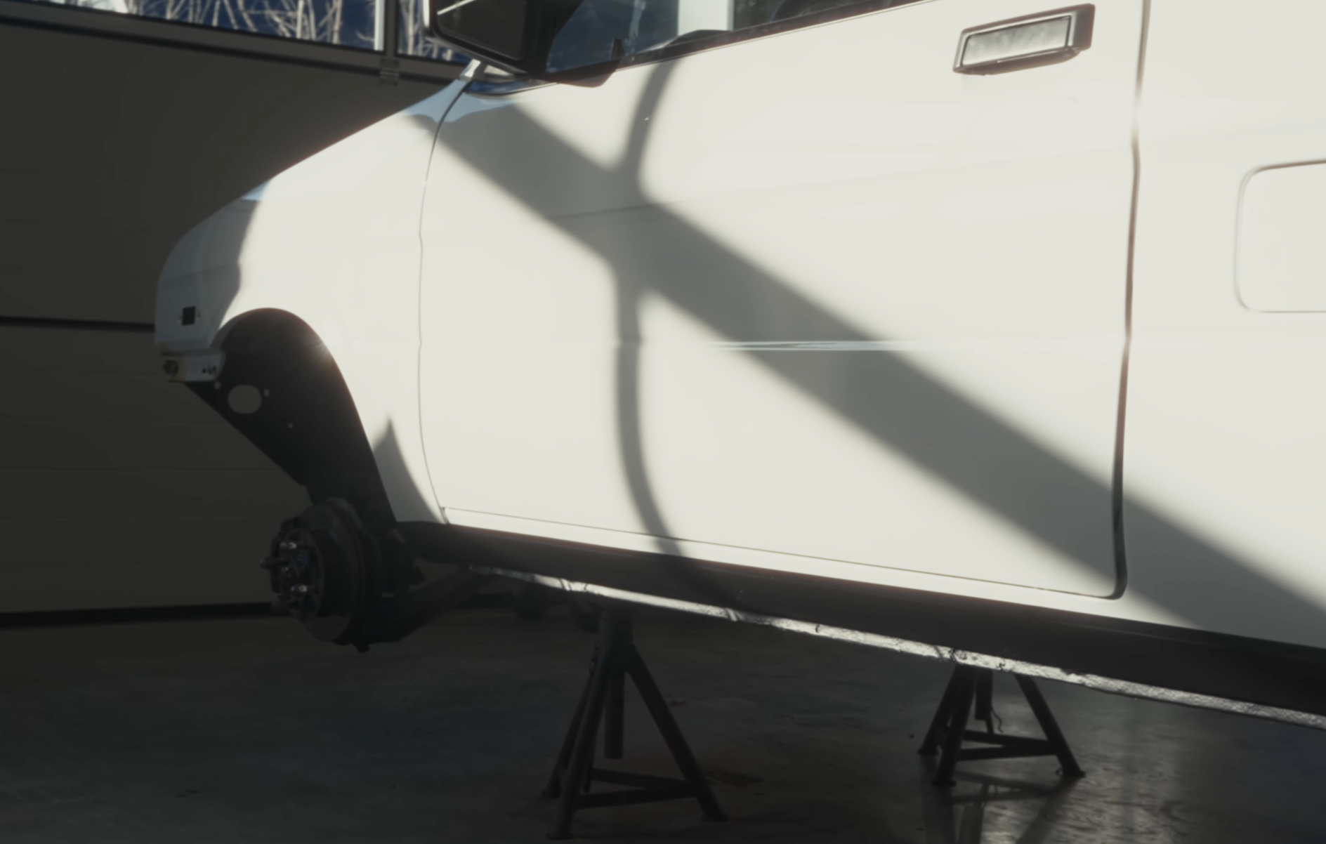 Subaru Justy spuitwerk rondom de auto l Garage van Beek