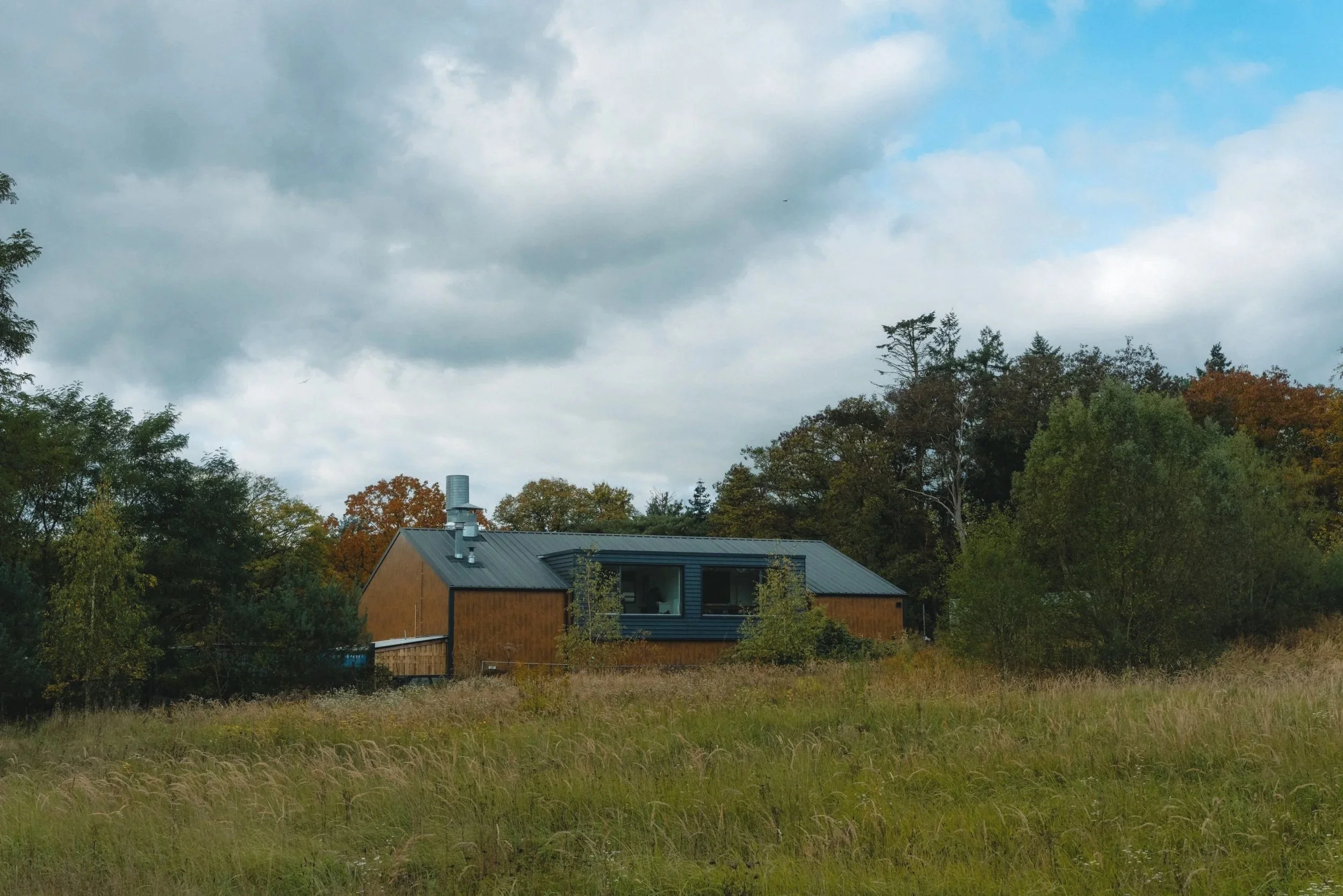 Garage van Beek gelegen in de natuur van Soesterberg, unieke ligging aan de rand van het bos