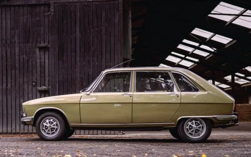 Renault 16 TX volledig gerestaureerd zijaanzicht, gepubliceerd in Octane Magazine via Garage van Beek Soesterberg