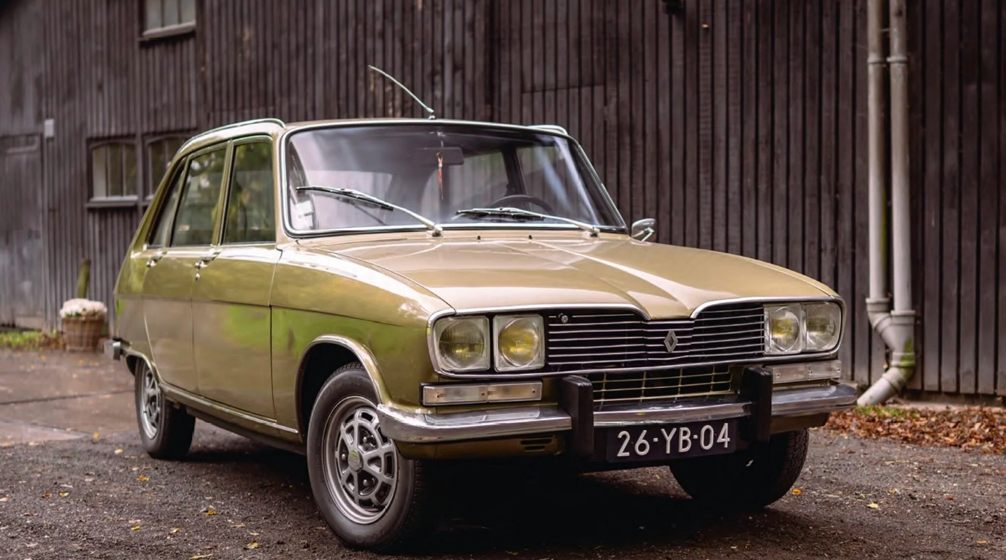 Renault 16 TX oldtimer voor onderhoud en restauratie bij Garage Van Beek in Soesterberg