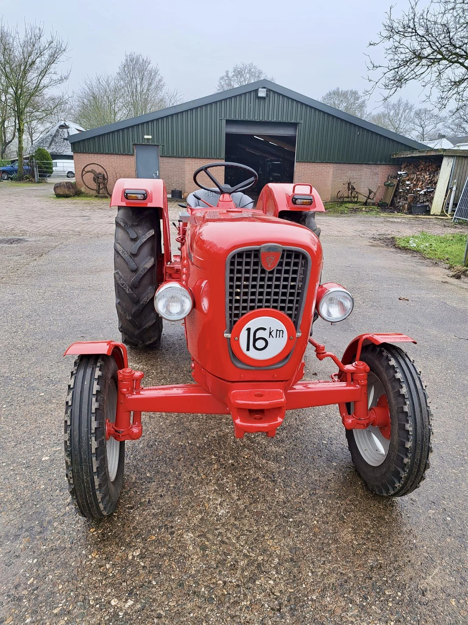 Voorkant spuitwerk Güldner G30S tractor - spuiterij Soesterberg