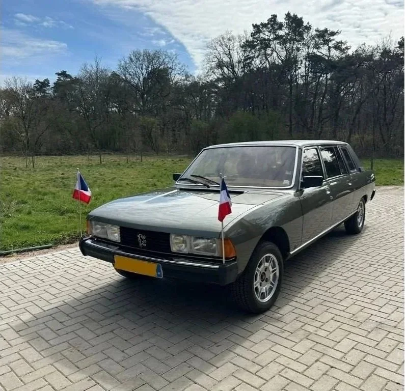 Peugeot 604 limosine klassieker na restauratie bij Garage Van Beek in Soesterberg