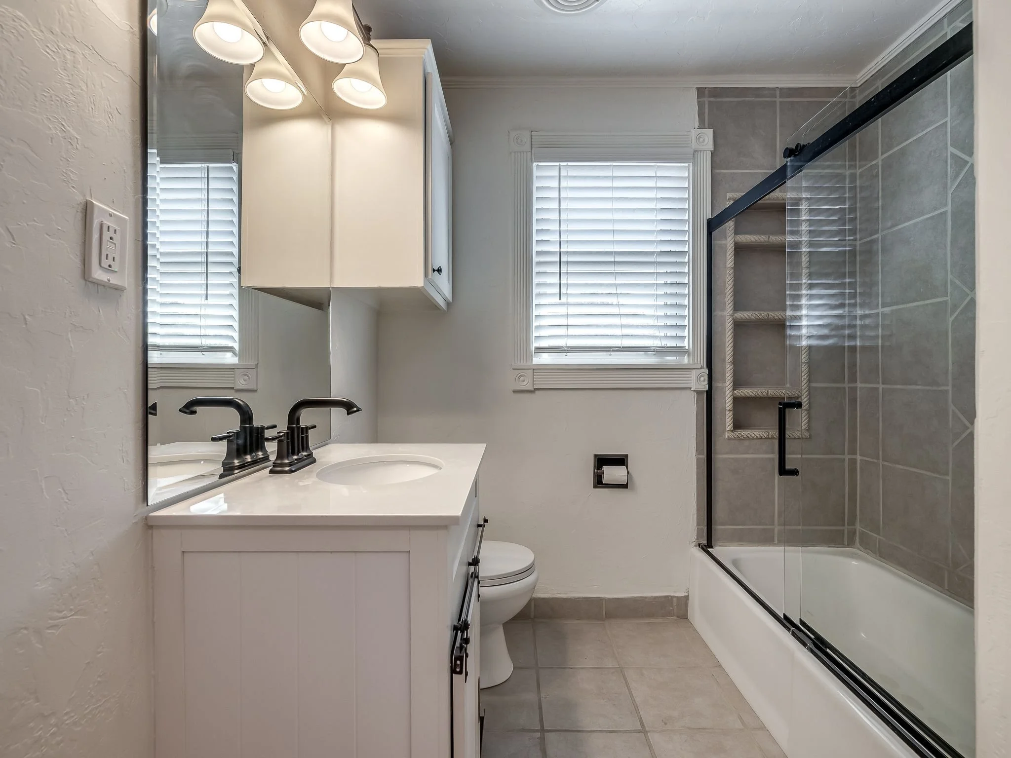 1103 W Wade St-58.jpg