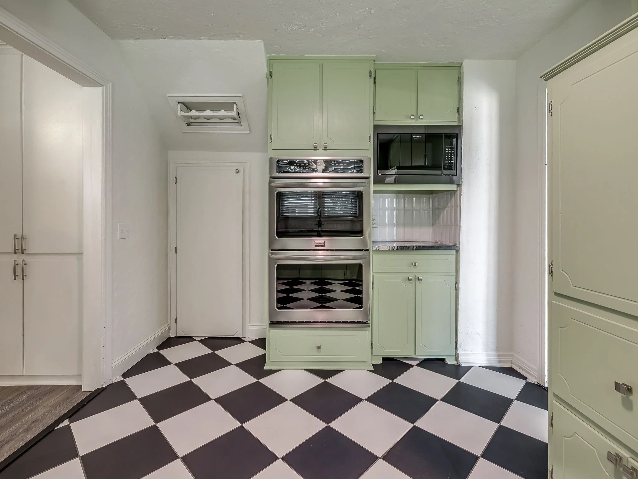 1103 W Wade St-25.jpg