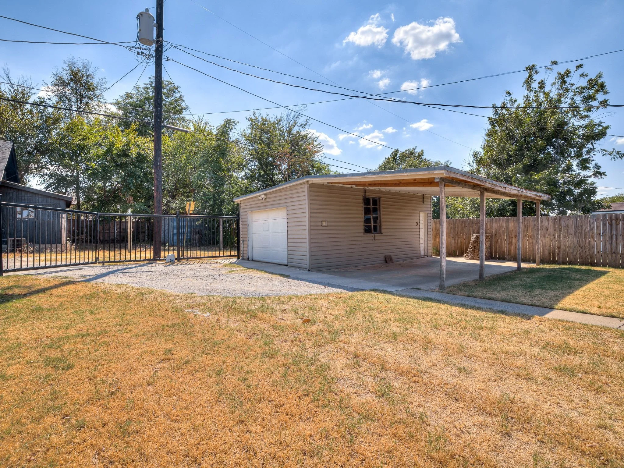 1103 W Wade St-71.jpg