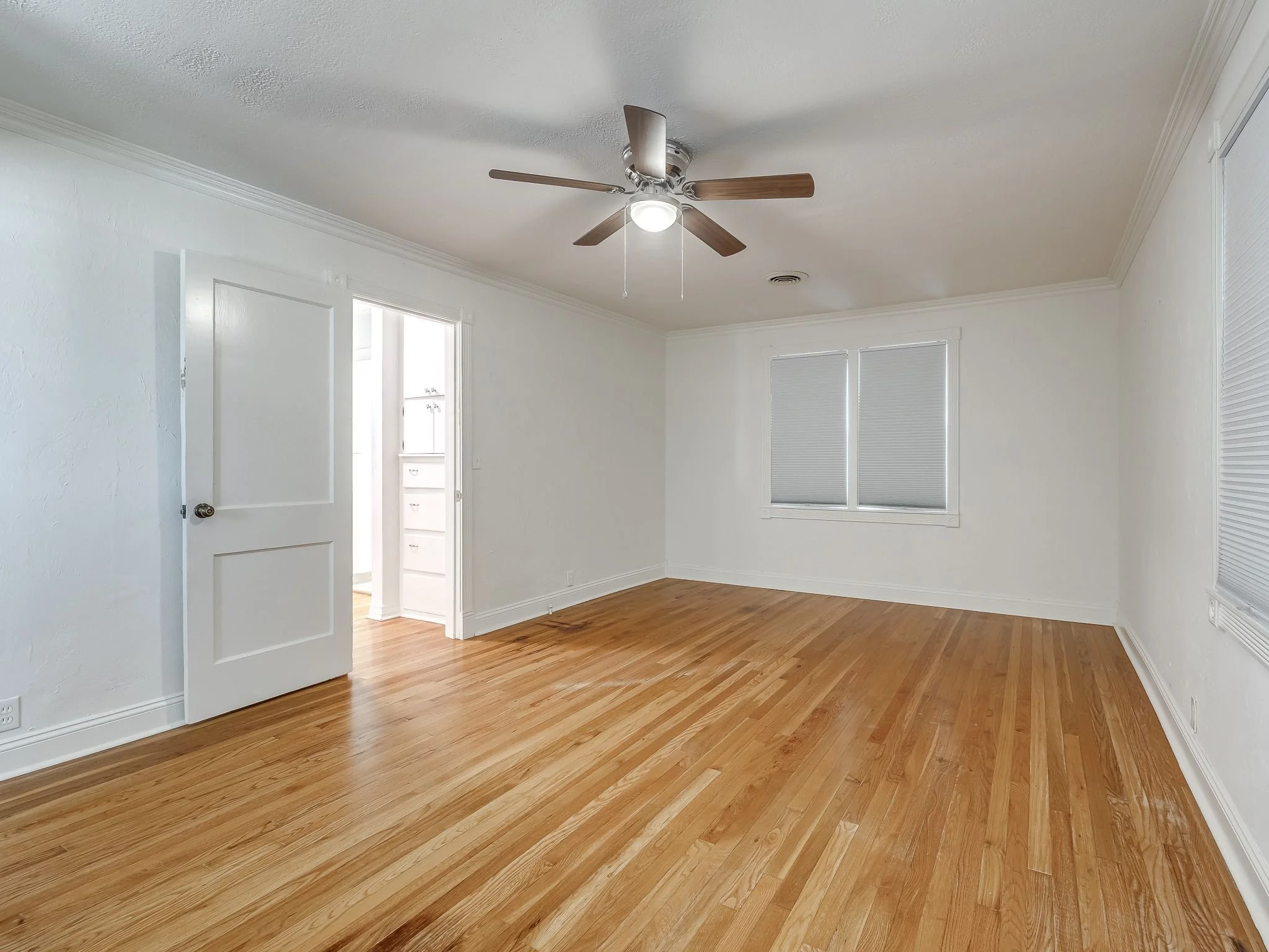 1103 W Wade St-49.jpg