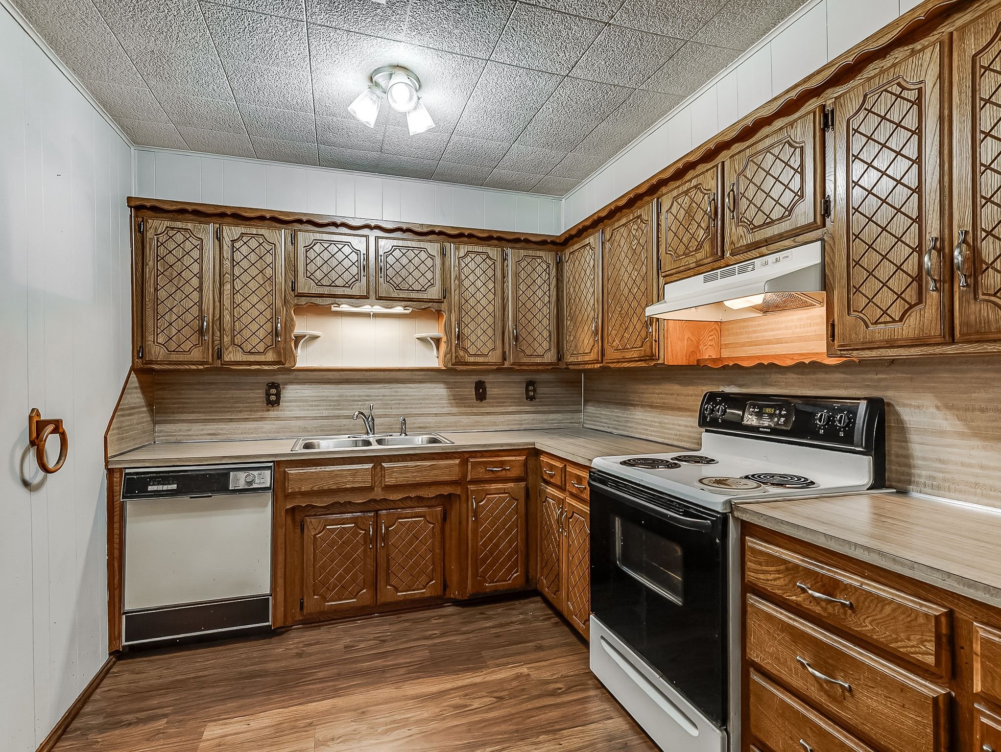1100 S Reno Avenue-20.jpg