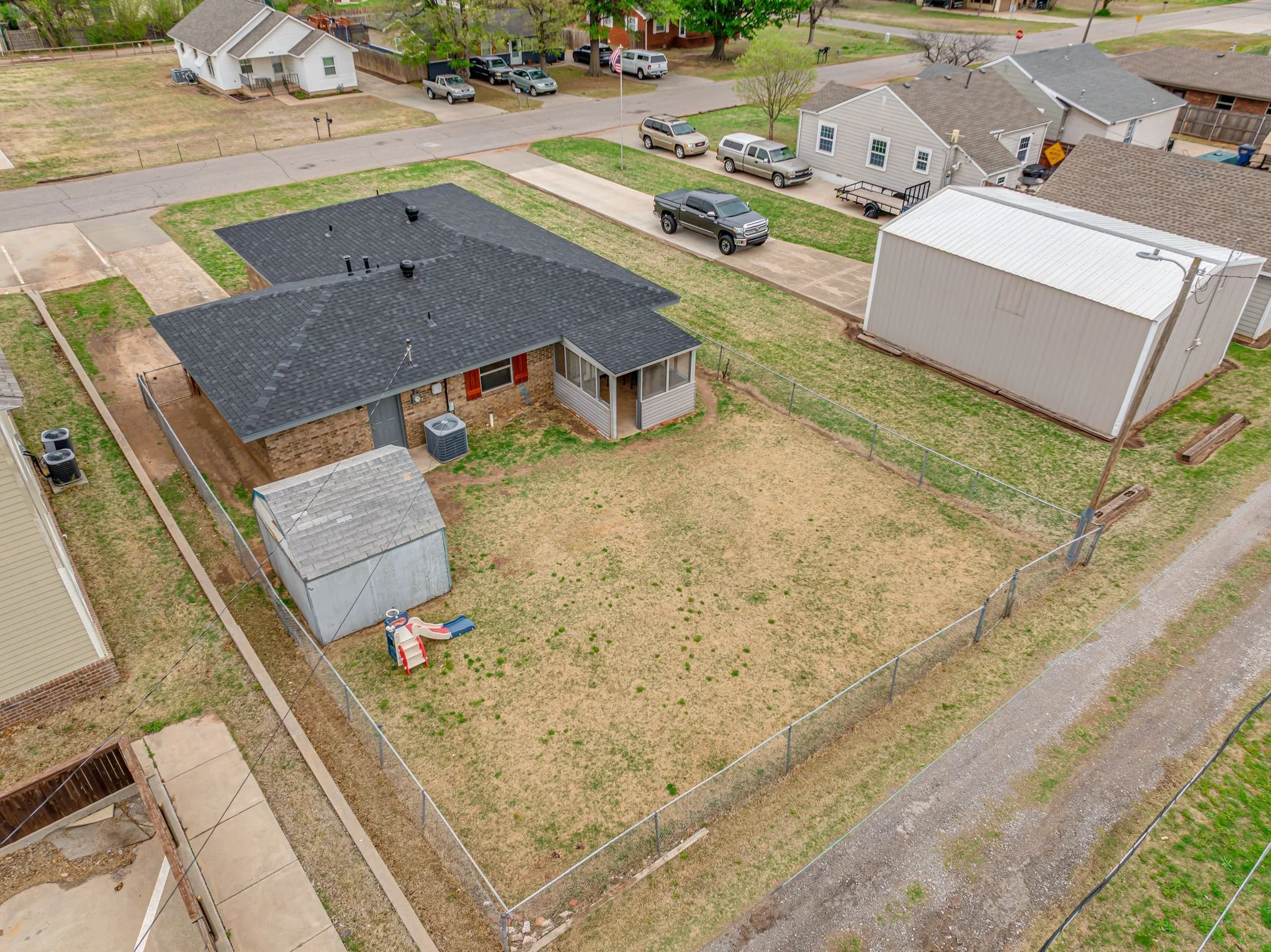 1509 W London St-42.jpg