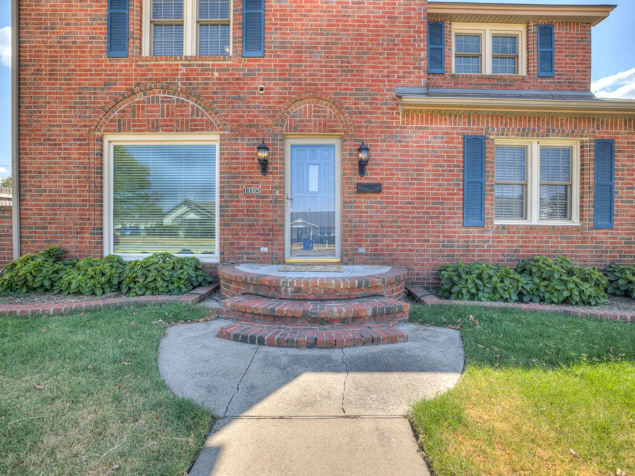 1103 W Wade St-8.jpg