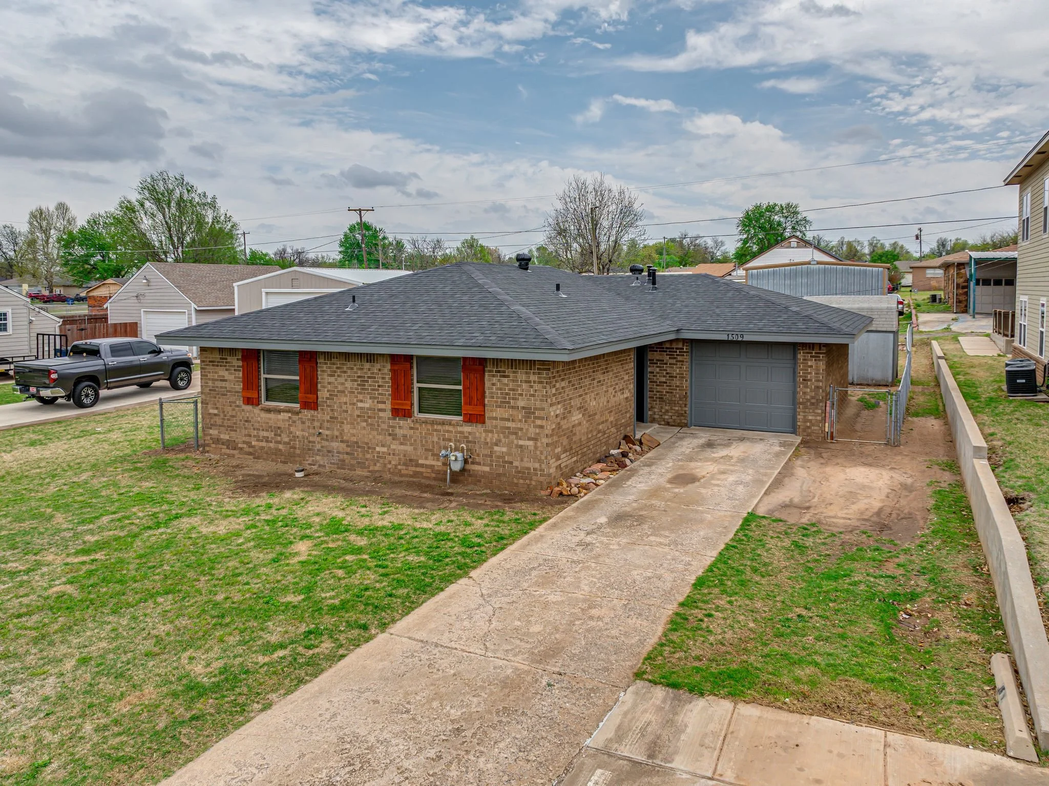 1509 W London St-39.jpg