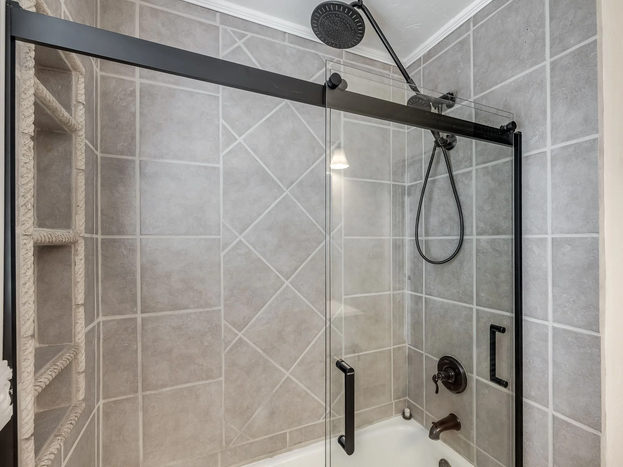 1103 W Wade St-60.jpg