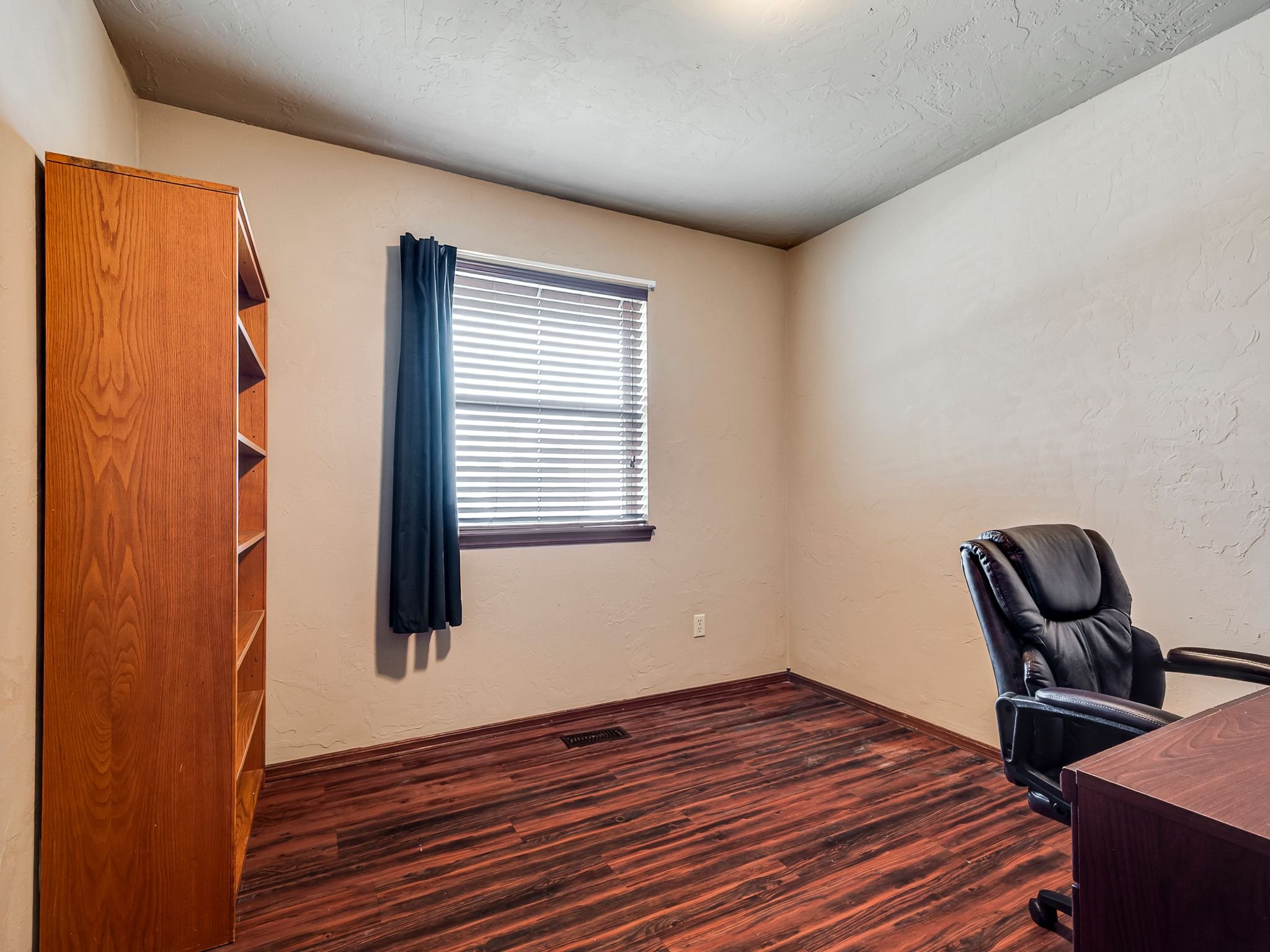 1509 W London St-24.jpg