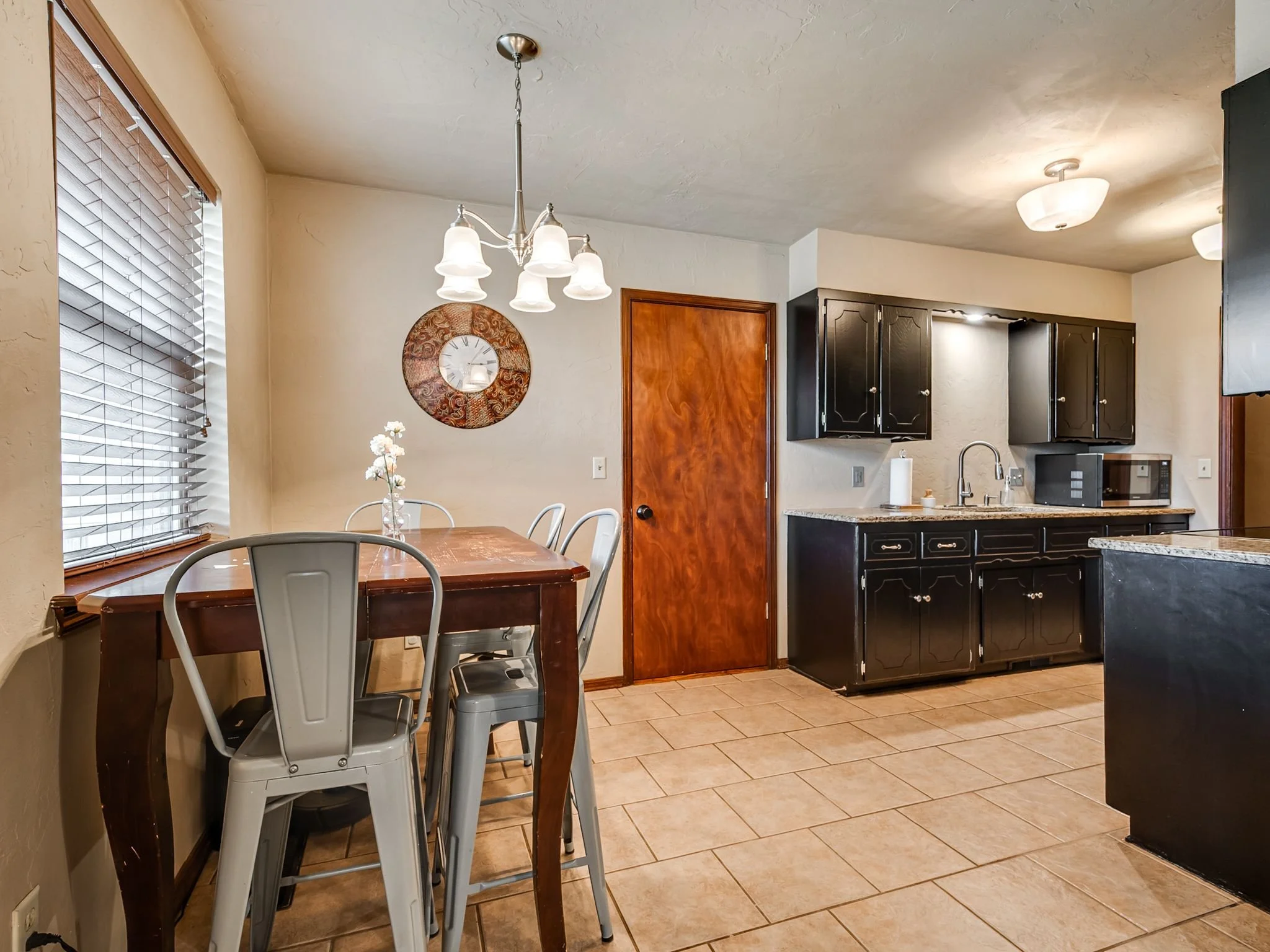 1509 W London St-16.jpg