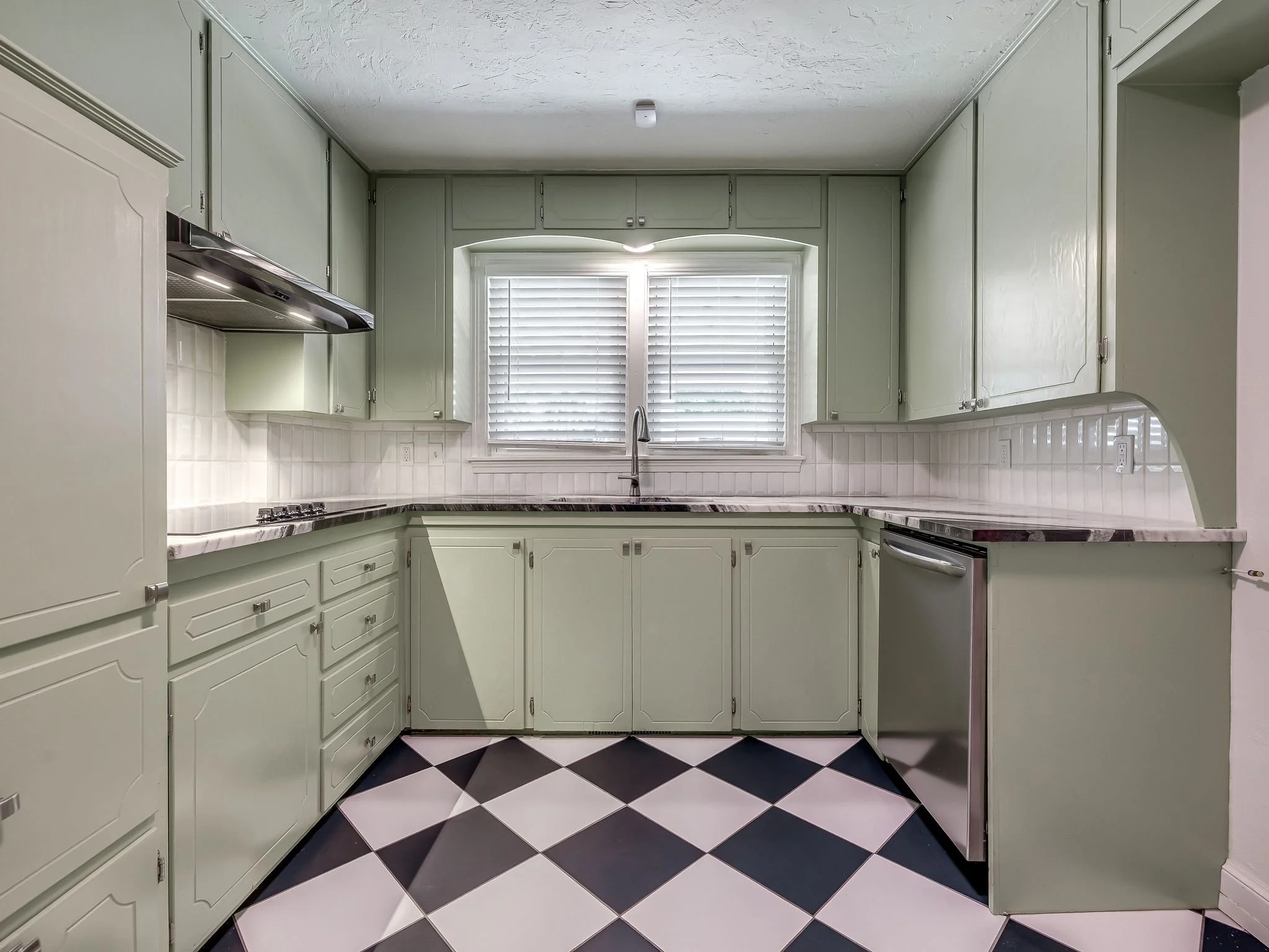 1103 W Wade St-22.jpg