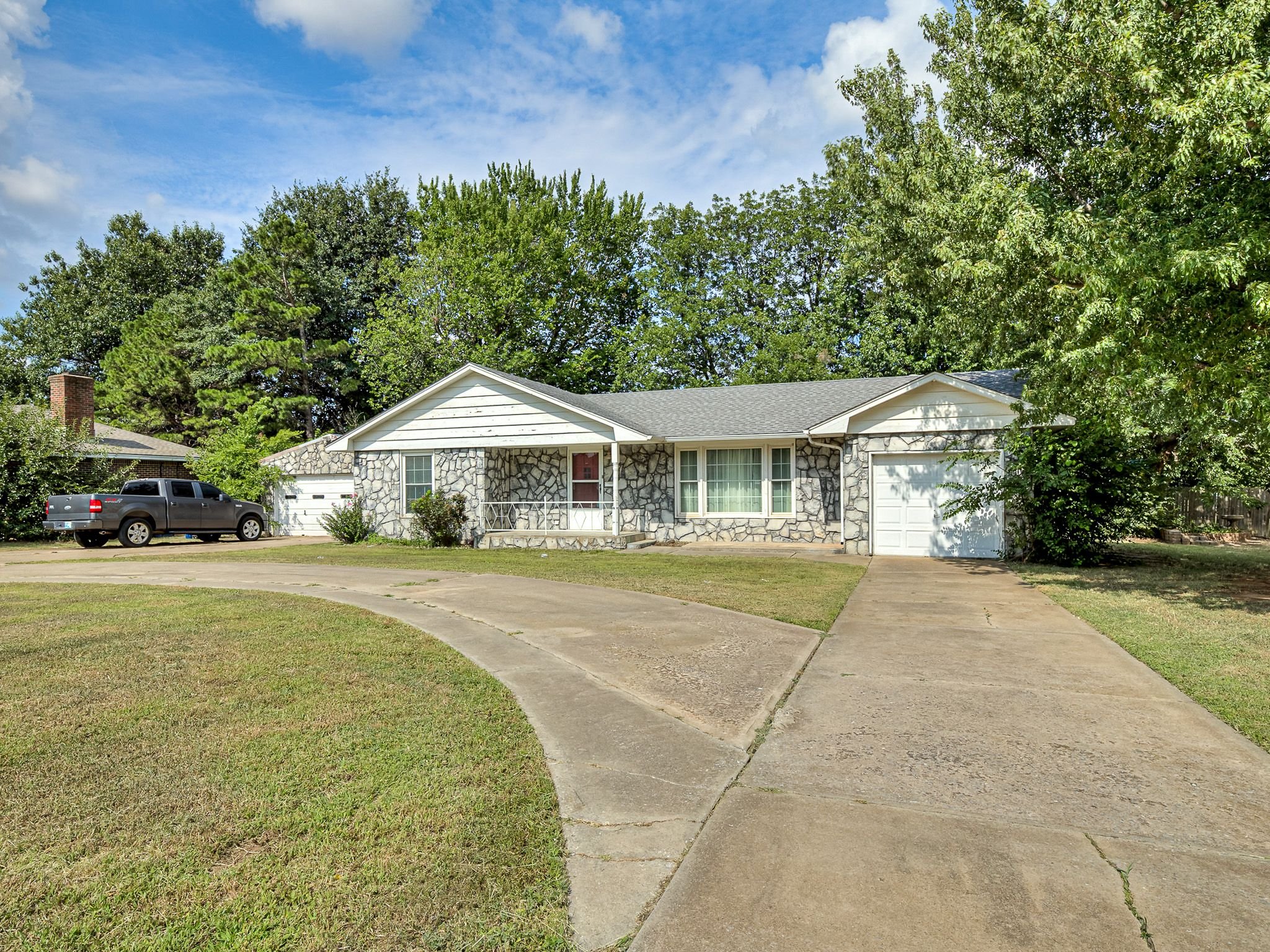 1100 S Reno Avenue-4.jpg