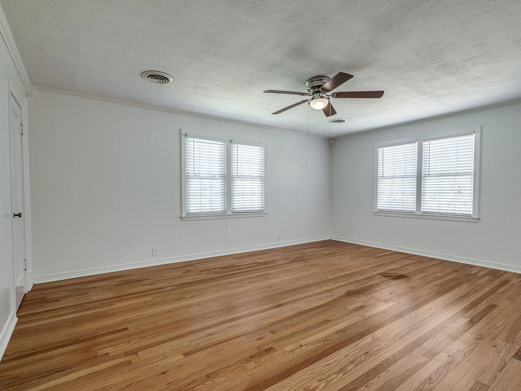 1103 W Wade St-54.jpg