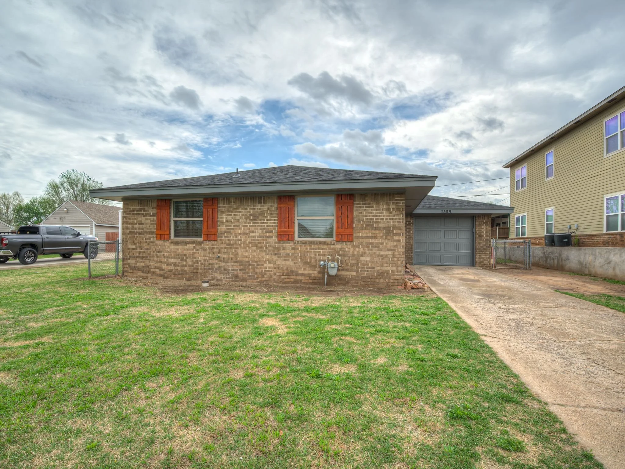 1509 W London St-5.jpg