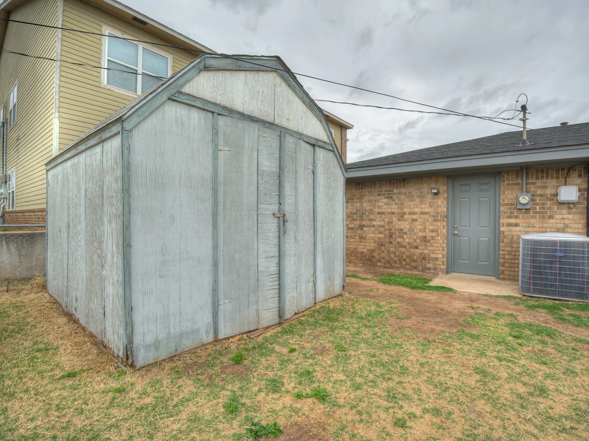 1509 W London St-38.jpg