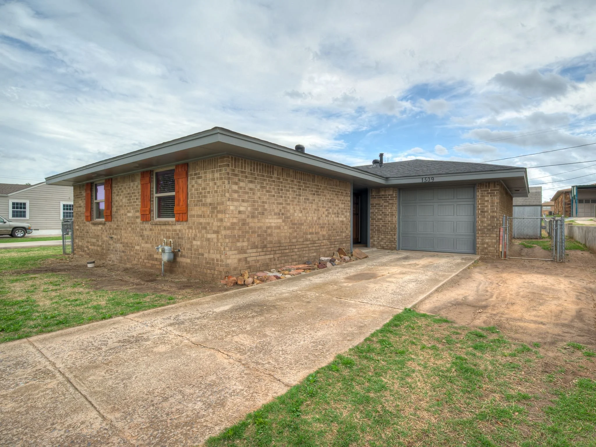 1509 W London St-3.jpg