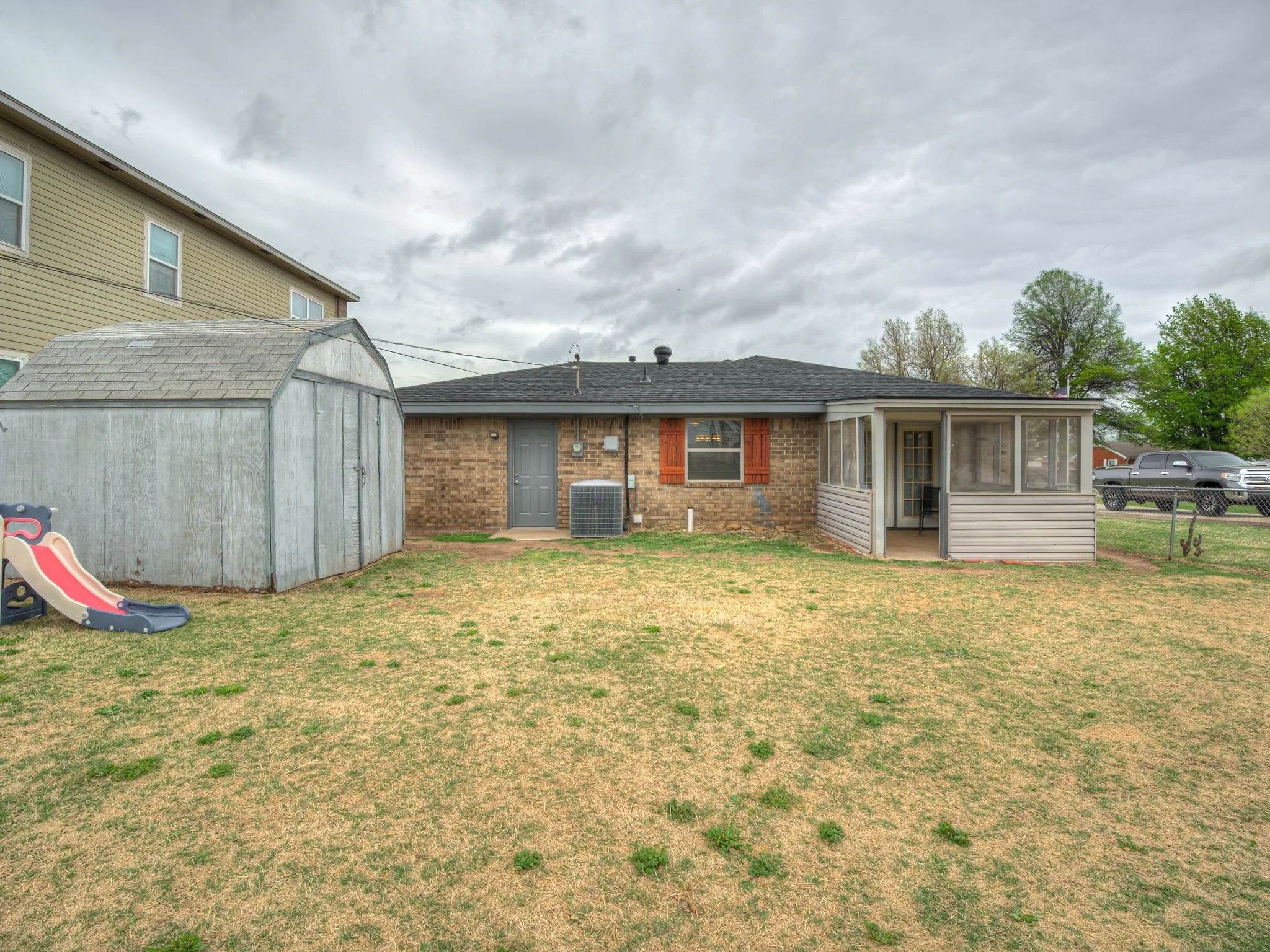 1509 W London St-37.jpg