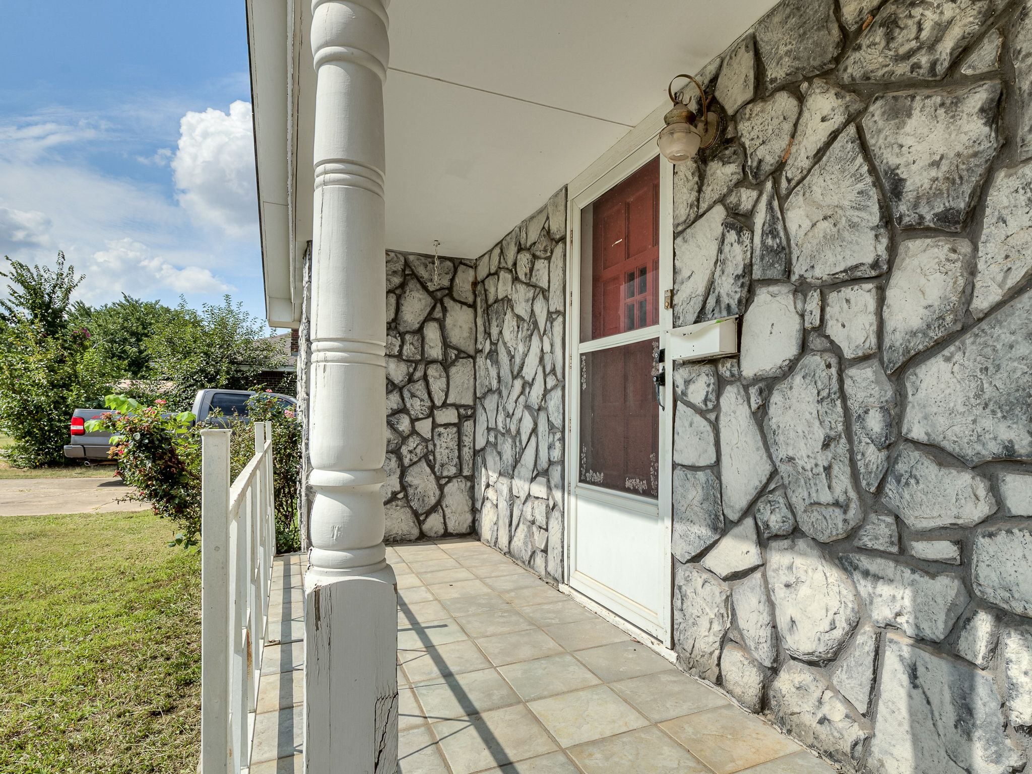 1100 S Reno Avenue-7.jpg