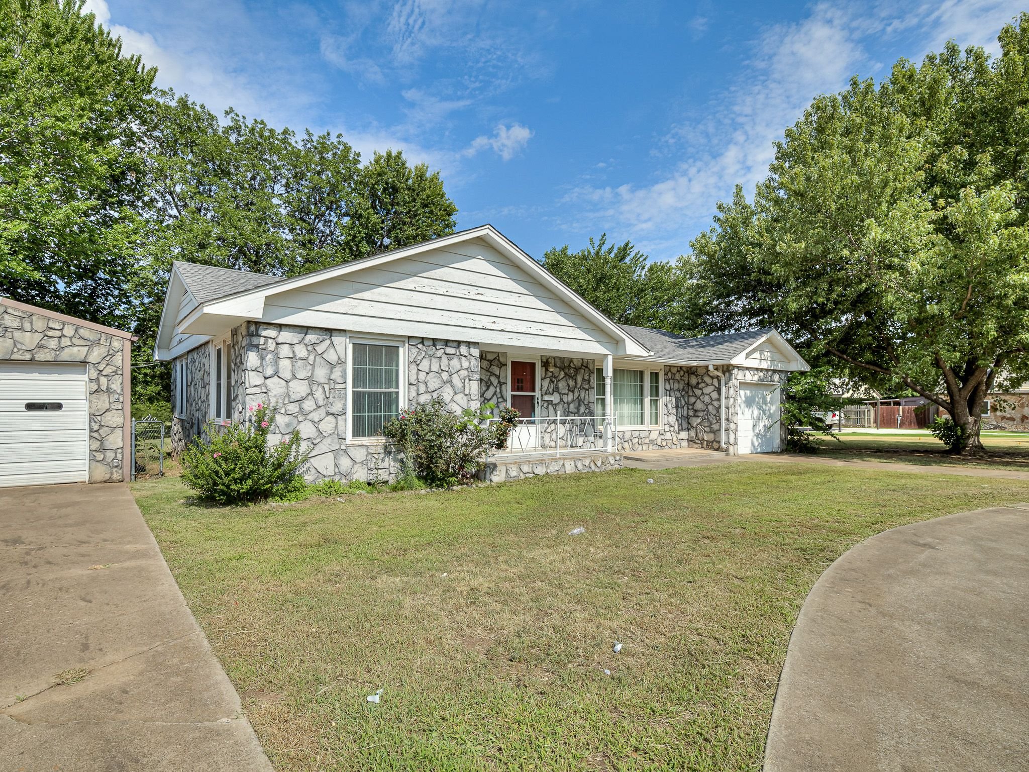 1100 S Reno Avenue-3.jpg