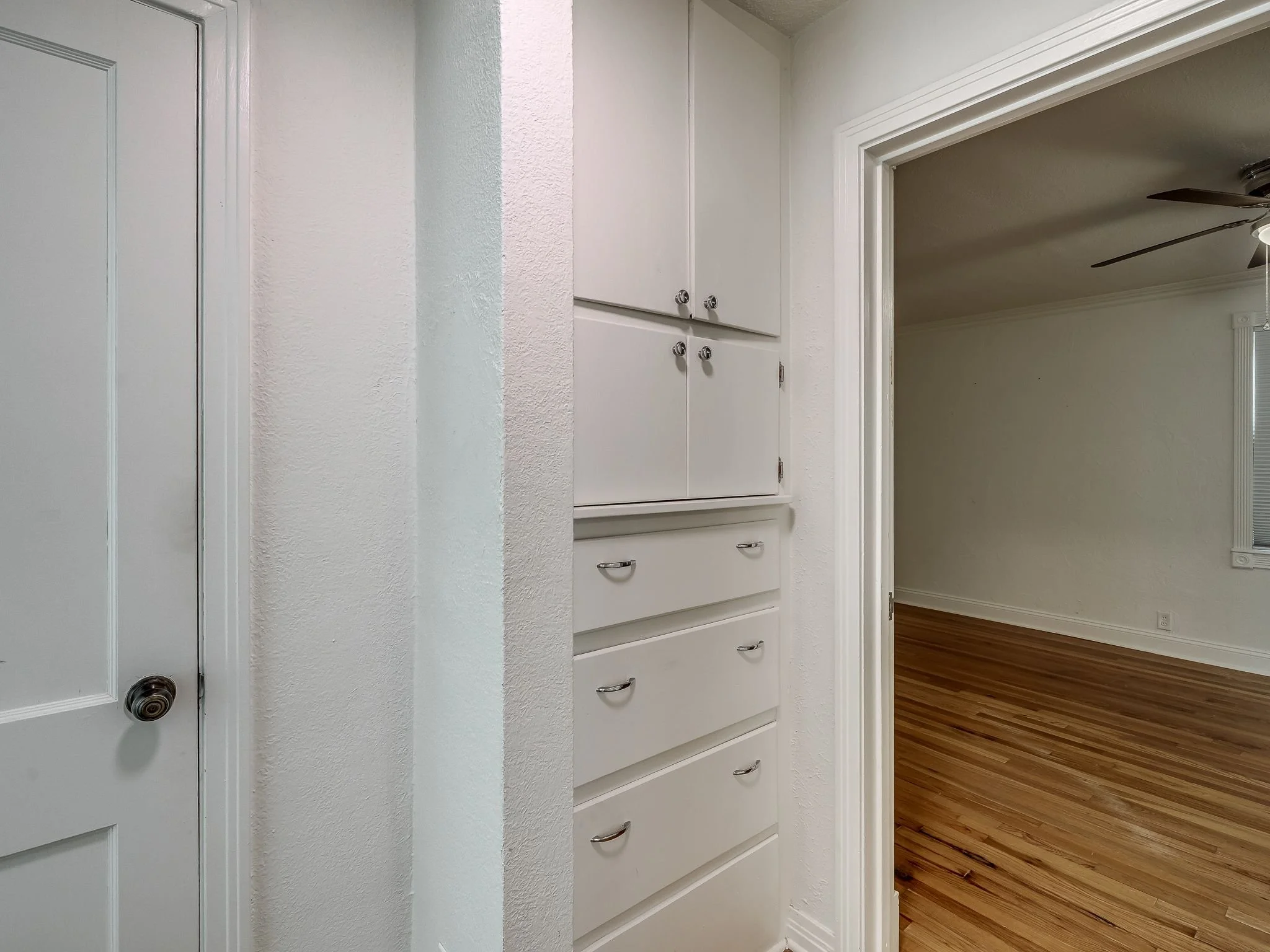 1103 W Wade St-46.jpg