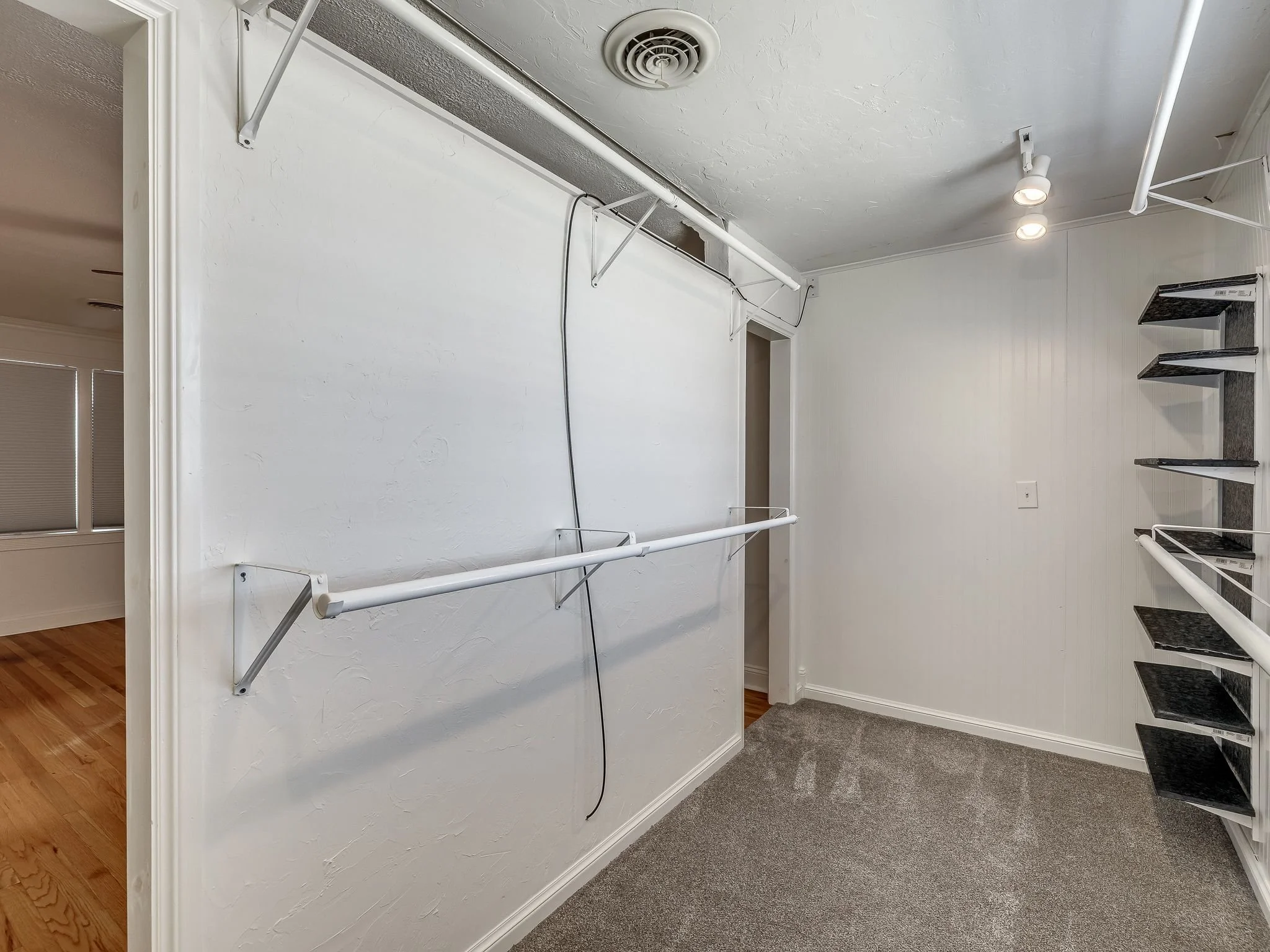 1103 W Wade St-52.jpg