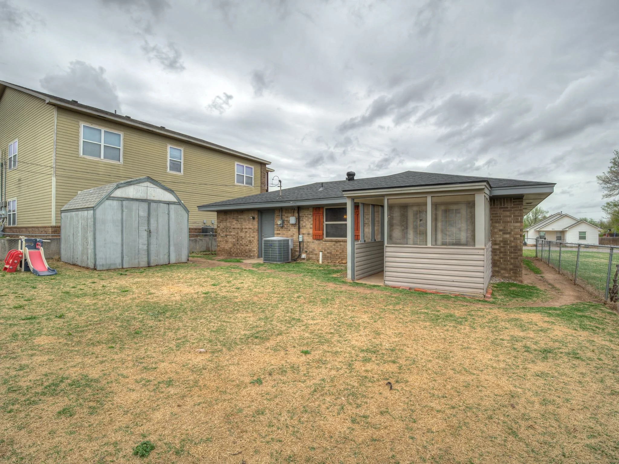 1509 W London St-36.jpg