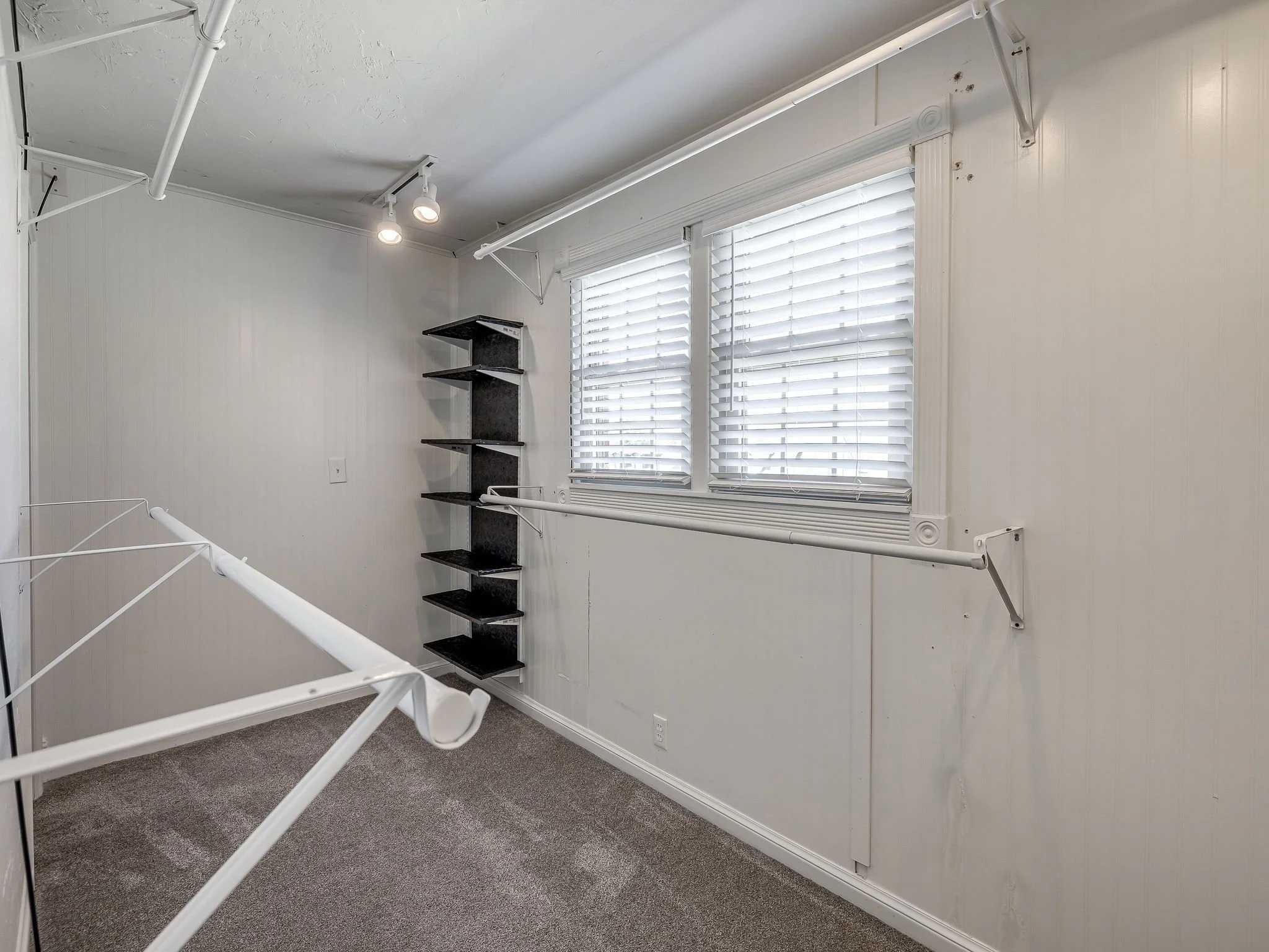 1103 W Wade St-51.jpg