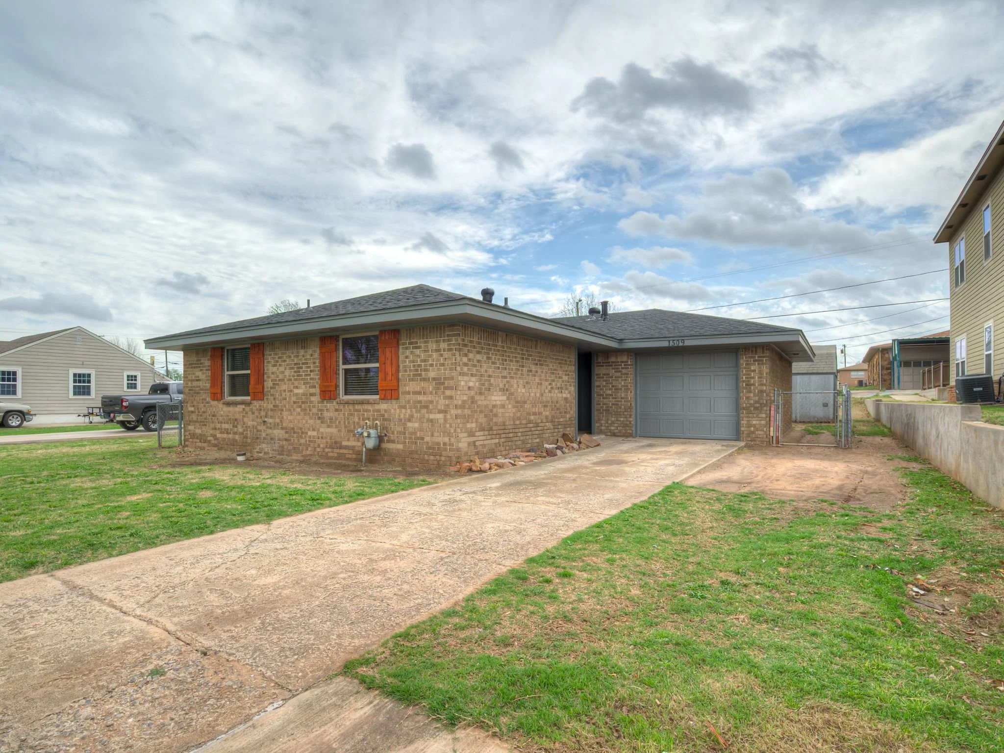 1509 W London St-6.jpg