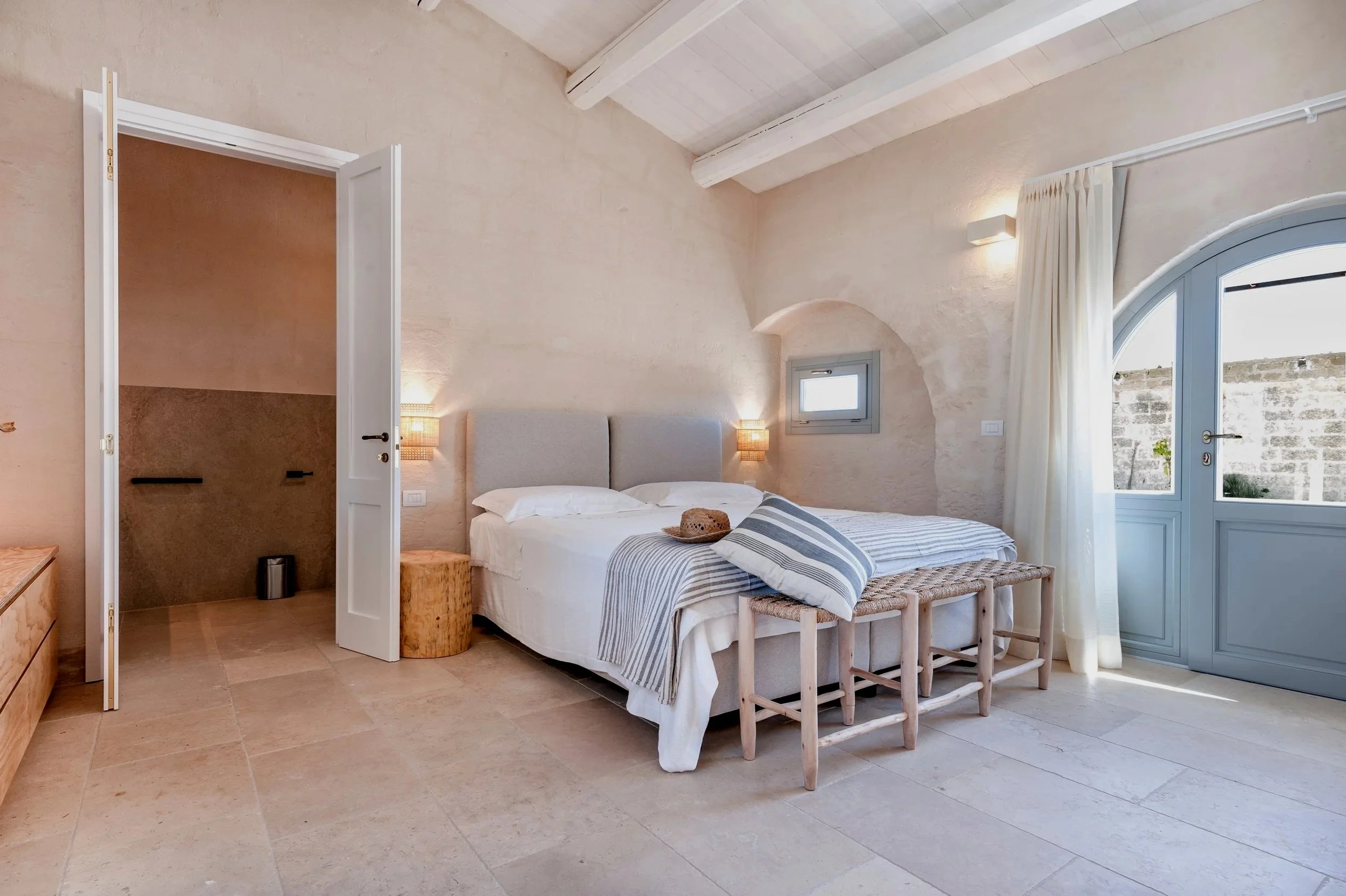 Room+1+Mirto+a.jpg