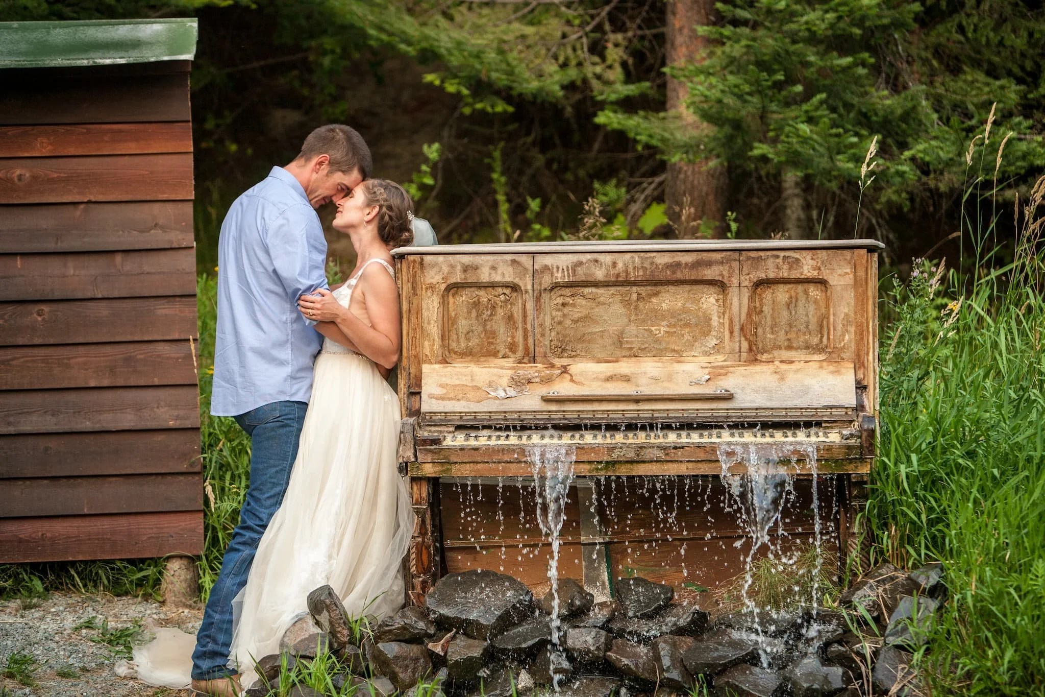 This bohemian wedding venue not far from Spokane or CDA offers a piano waterfall feature which is an amazing photo opportunity