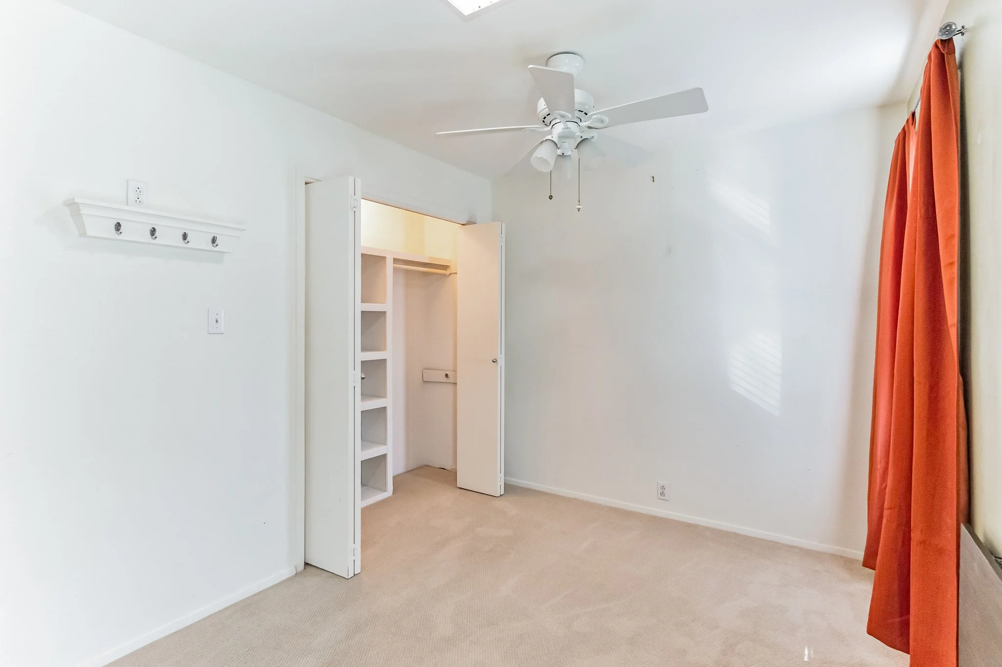 Copy of 678_Warsaw_Dr_Hitchcock_TX_77563_USA-Others-IMG_3917.jpg