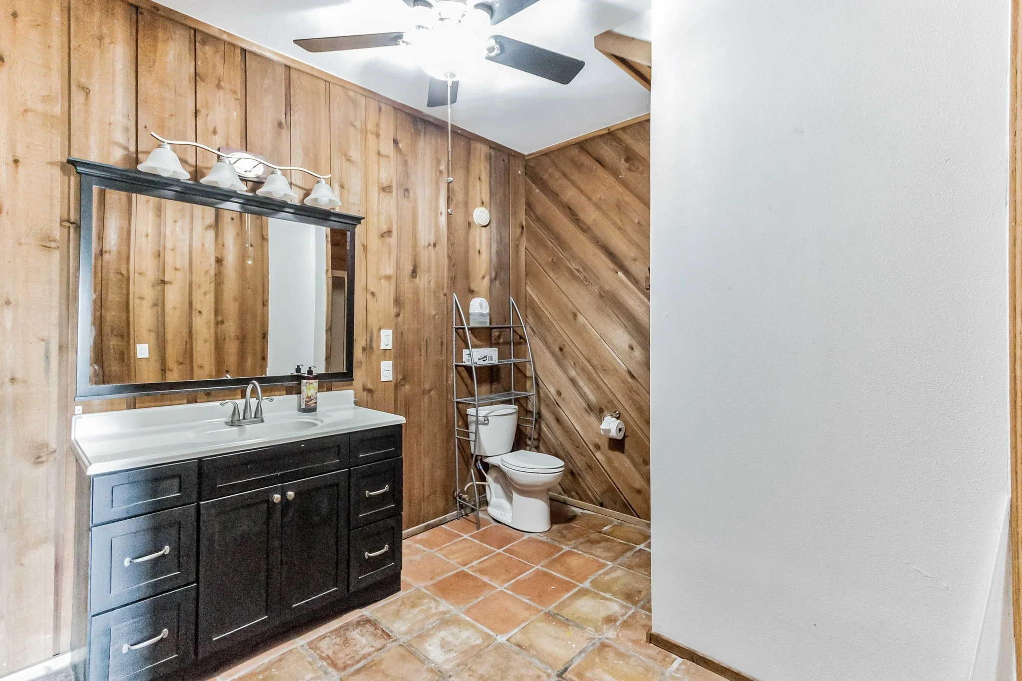 Copy of 678_Warsaw_Dr_Hitchcock_TX_77563_USA-Bathroom-IMG_3900.jpg