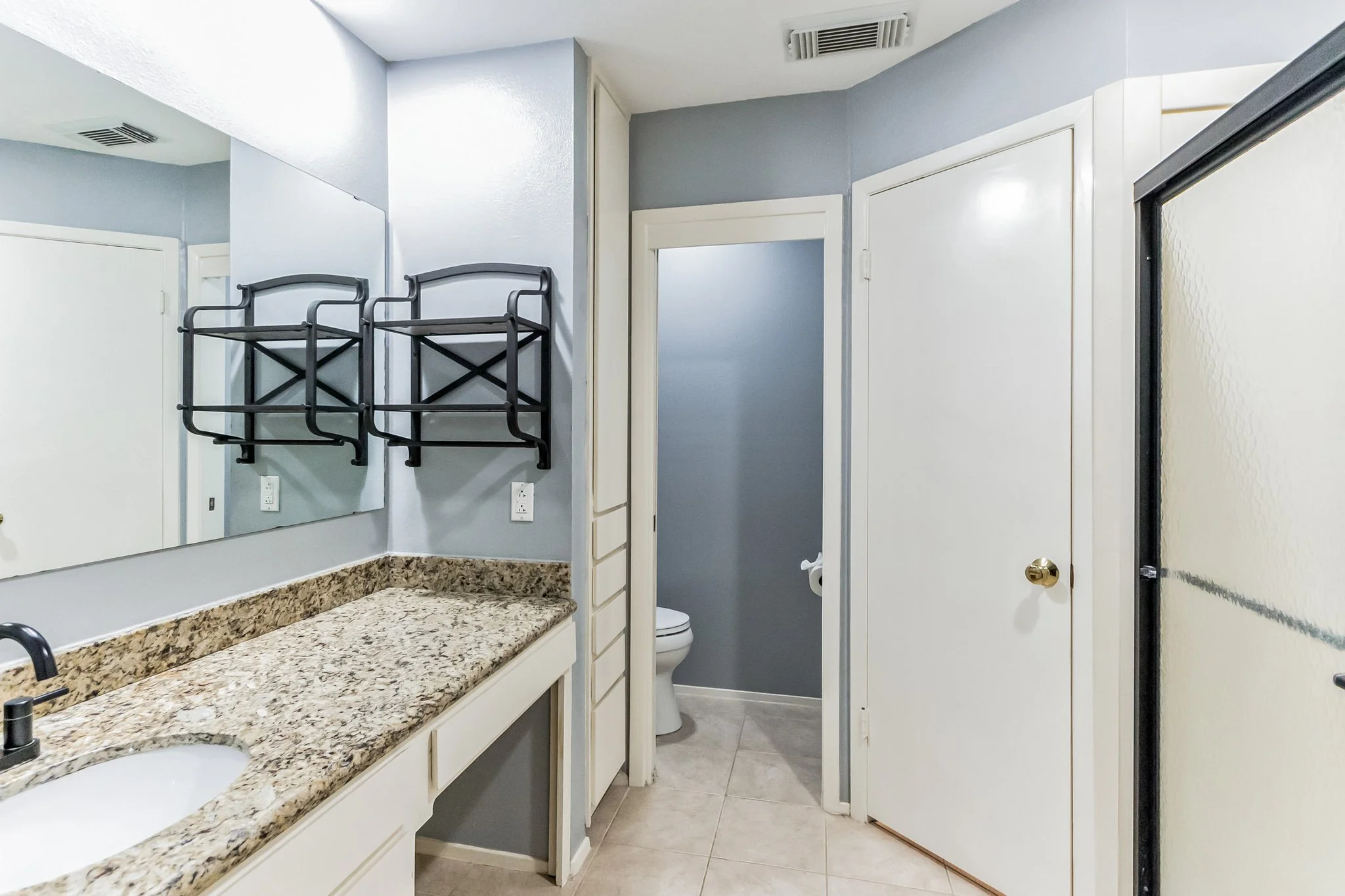 Copy of 678_Warsaw_Dr_Hitchcock_TX_77563_USA-Bathroom-IMG_3921.jpg