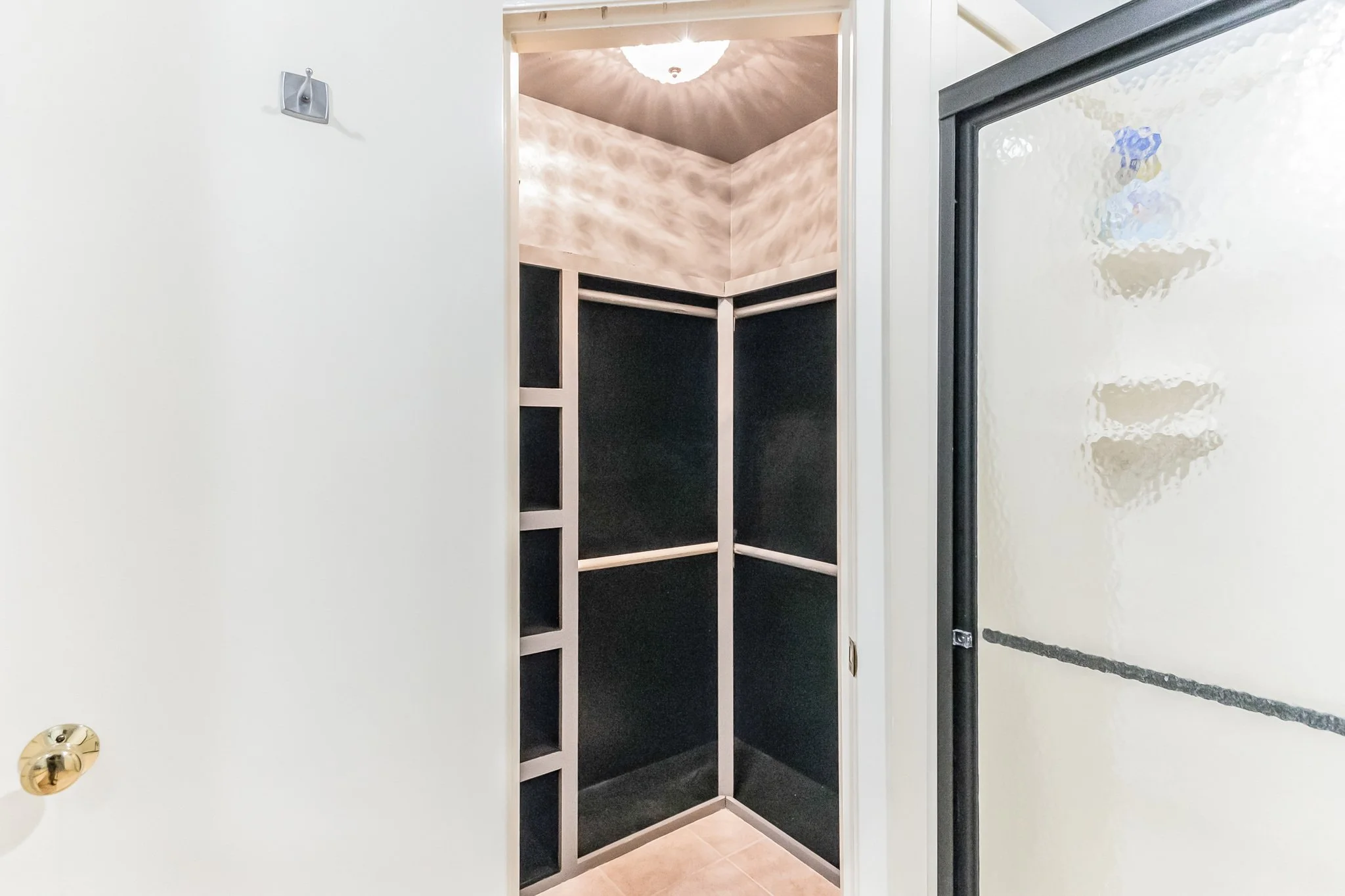 Copy of 678_Warsaw_Dr_Hitchcock_TX_77563_USA-Bathroom-IMG_3923.jpg