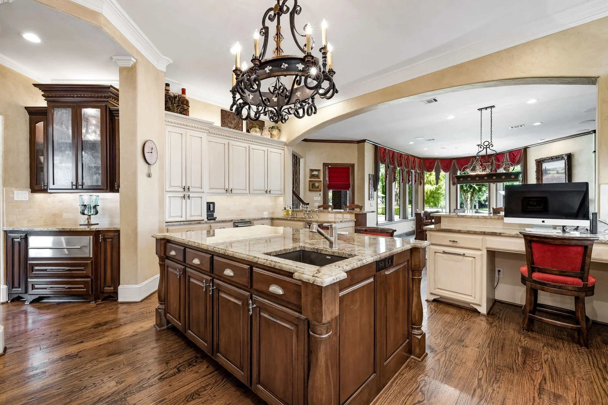 16-web-or-mls-3020 Shelton Way-16.jpg