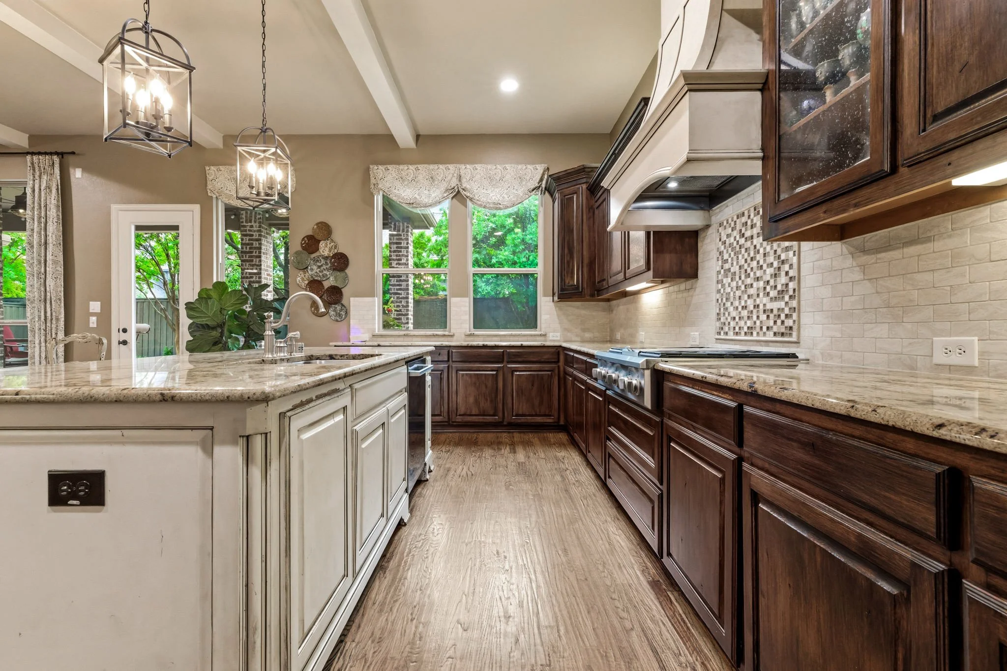 18-web-or-mls-3989 Benchmark-18.jpg