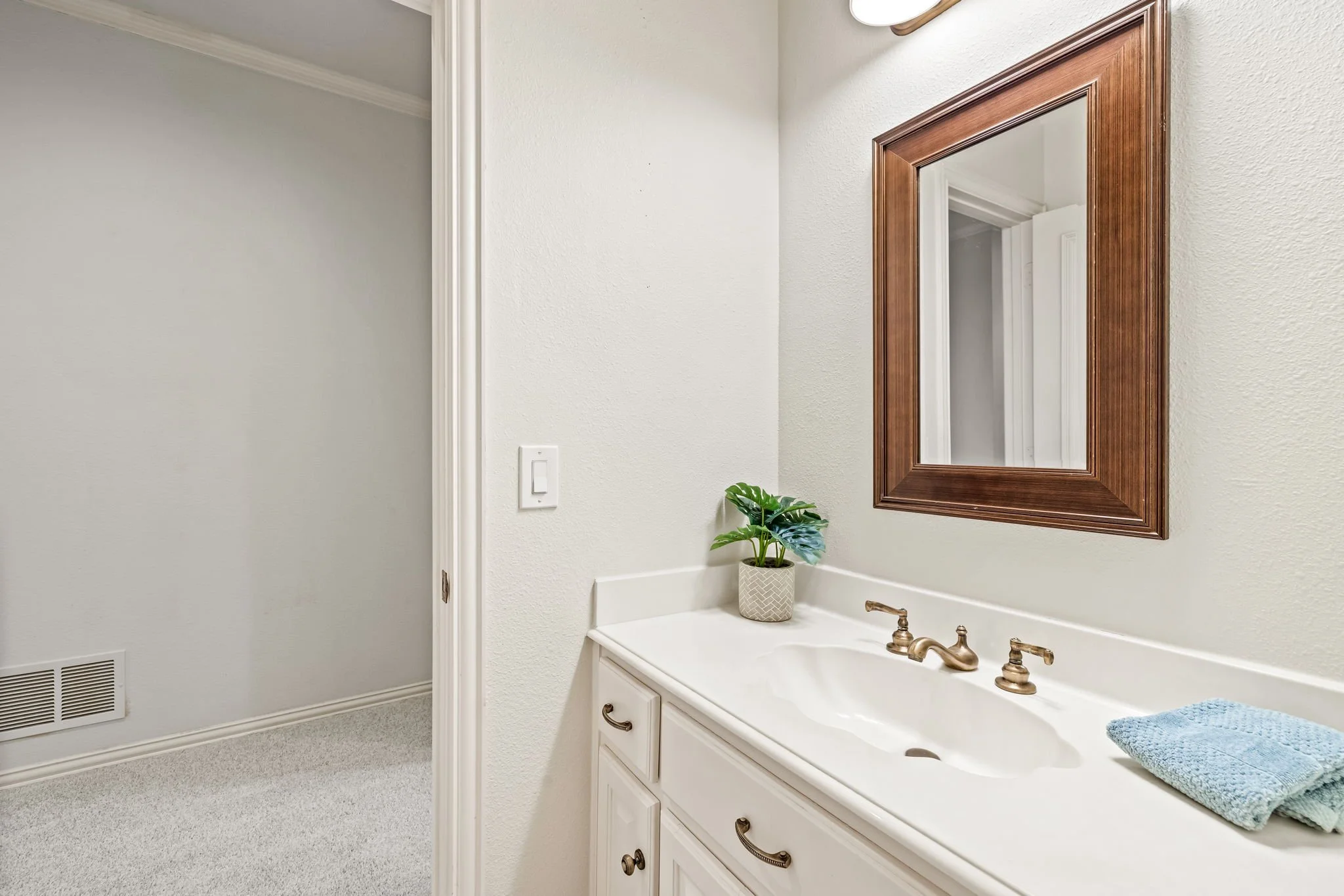 46-web-or-mls-6609 Riverhill-46.jpg