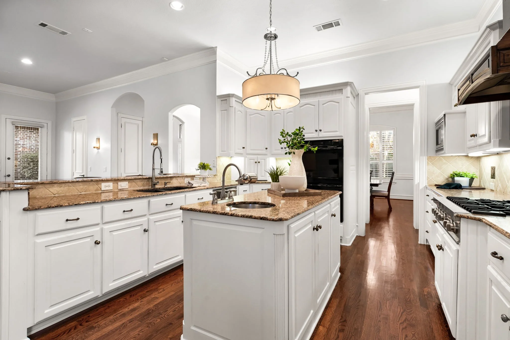 19-web-or-mls-6609 Riverhill-19.jpg