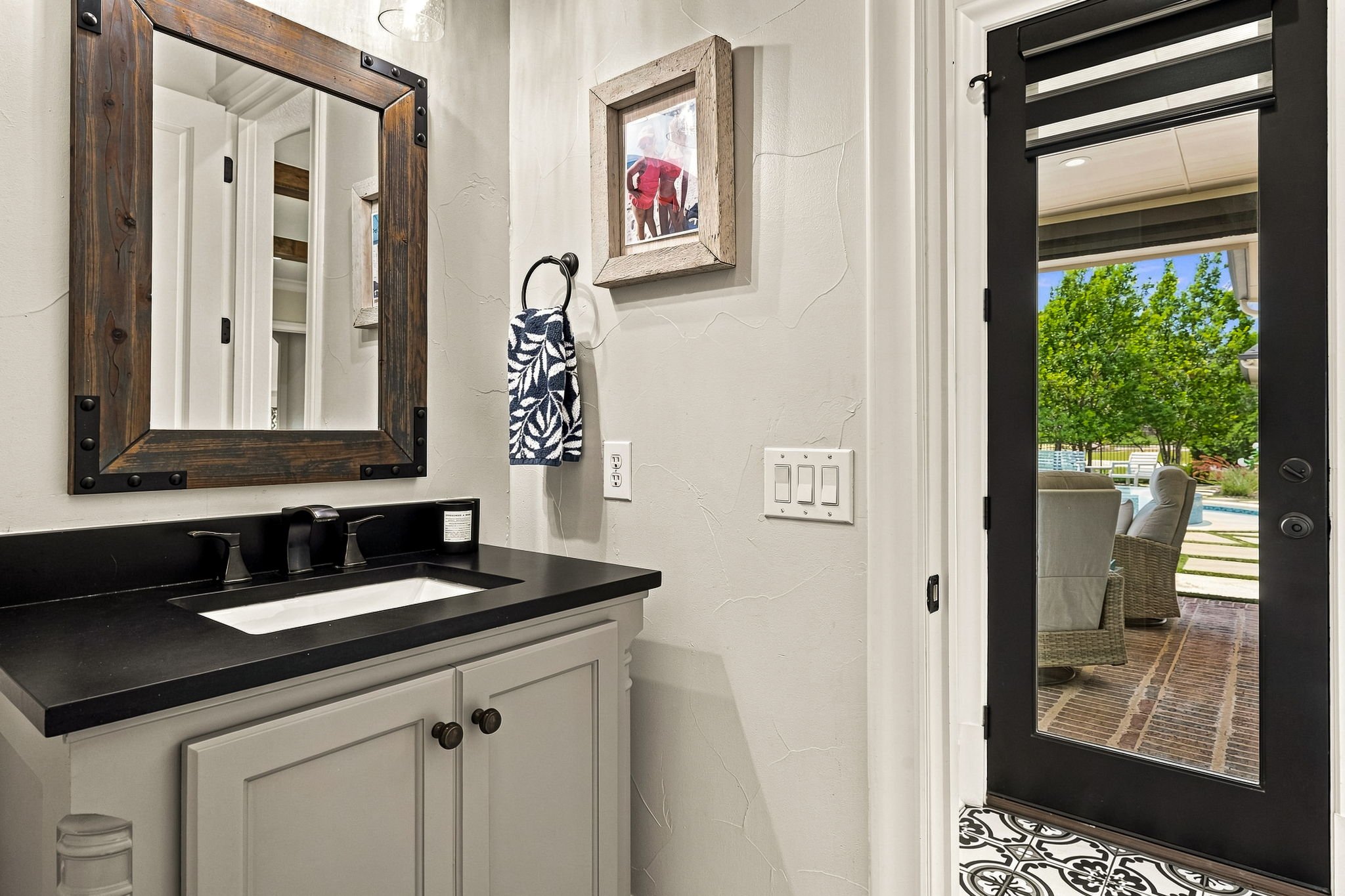 45-web-or-mls-2120 Meadow View-45.jpg