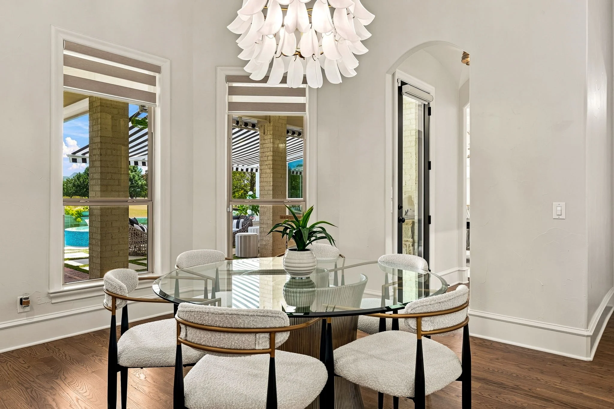 11-web-or-mls-2120 Meadow View-11.jpg