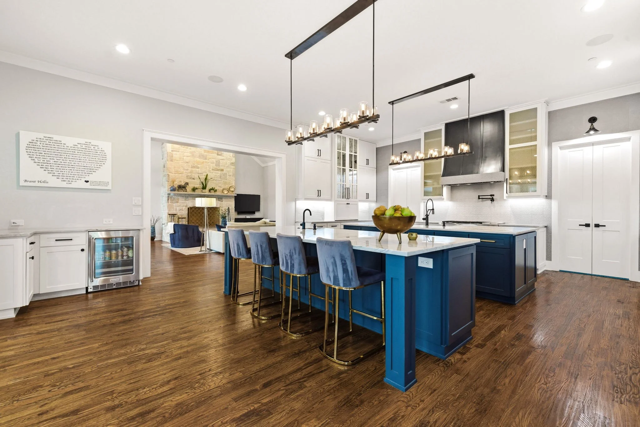 18-web-or-mls-7851 Meadow Hill-18.jpg