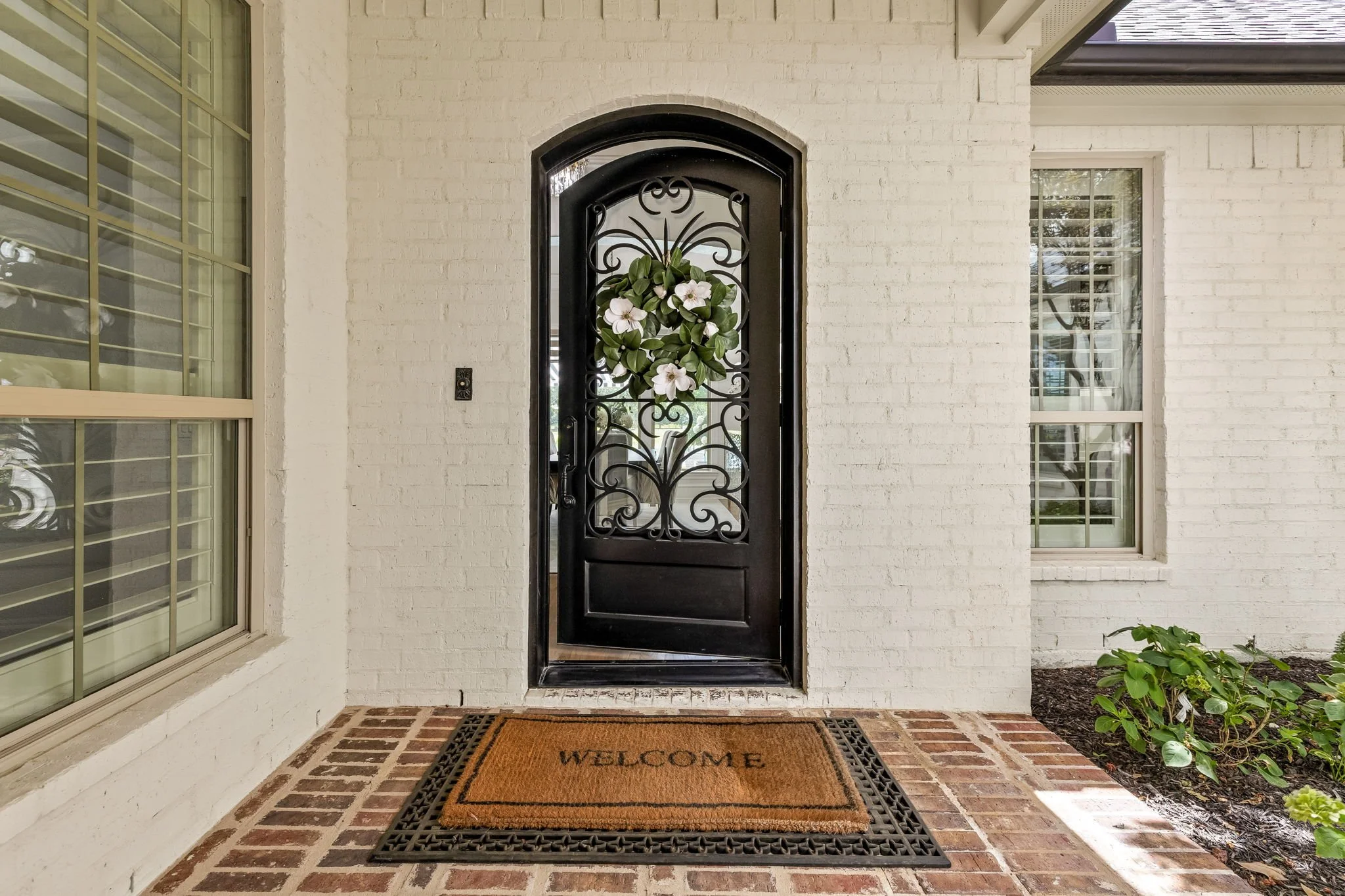5-web-or-mls-2120 Meadow View-05.jpg