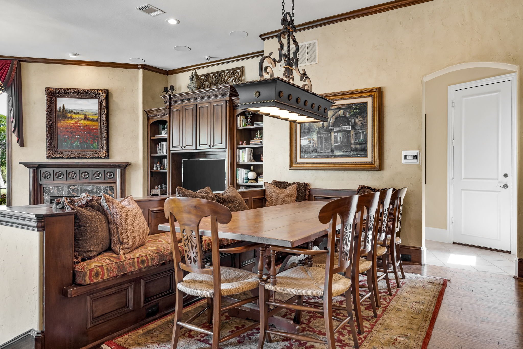 21-web-or-mls-3020 Shelton Way-21.jpg