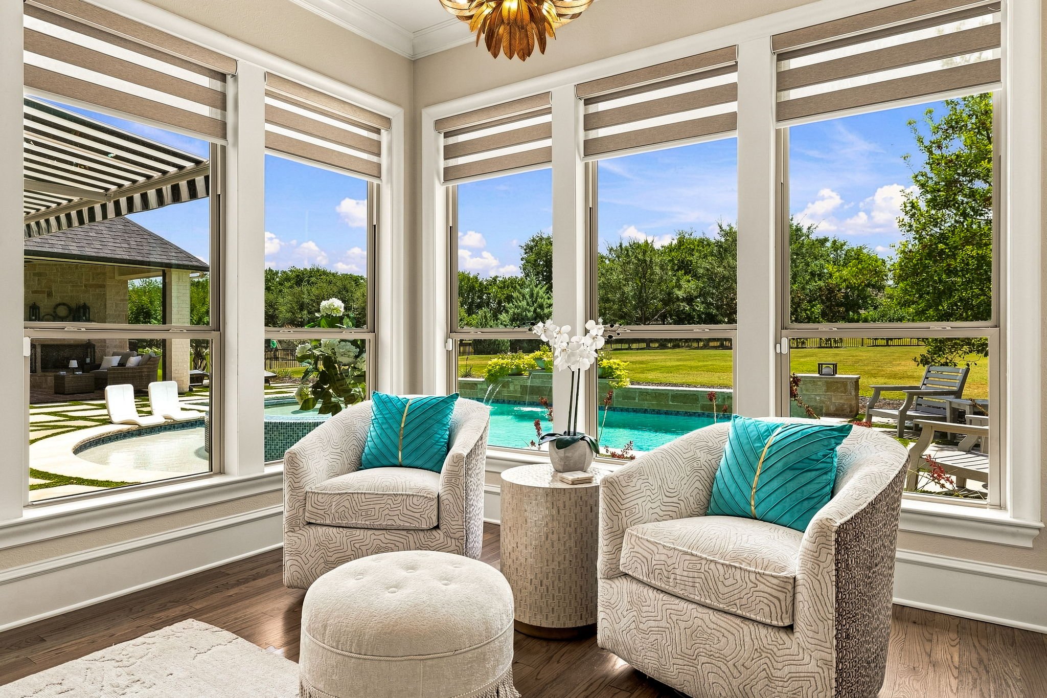 25-web-or-mls-2120 Meadow View-25.jpg