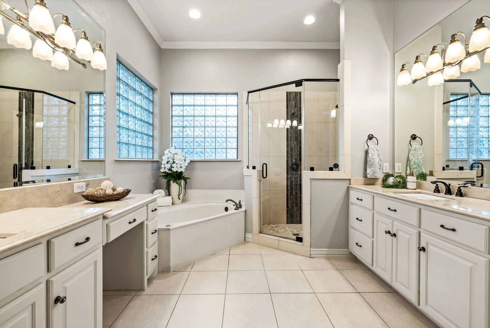 30-web-or-mls-6609 Riverhill-30.jpg